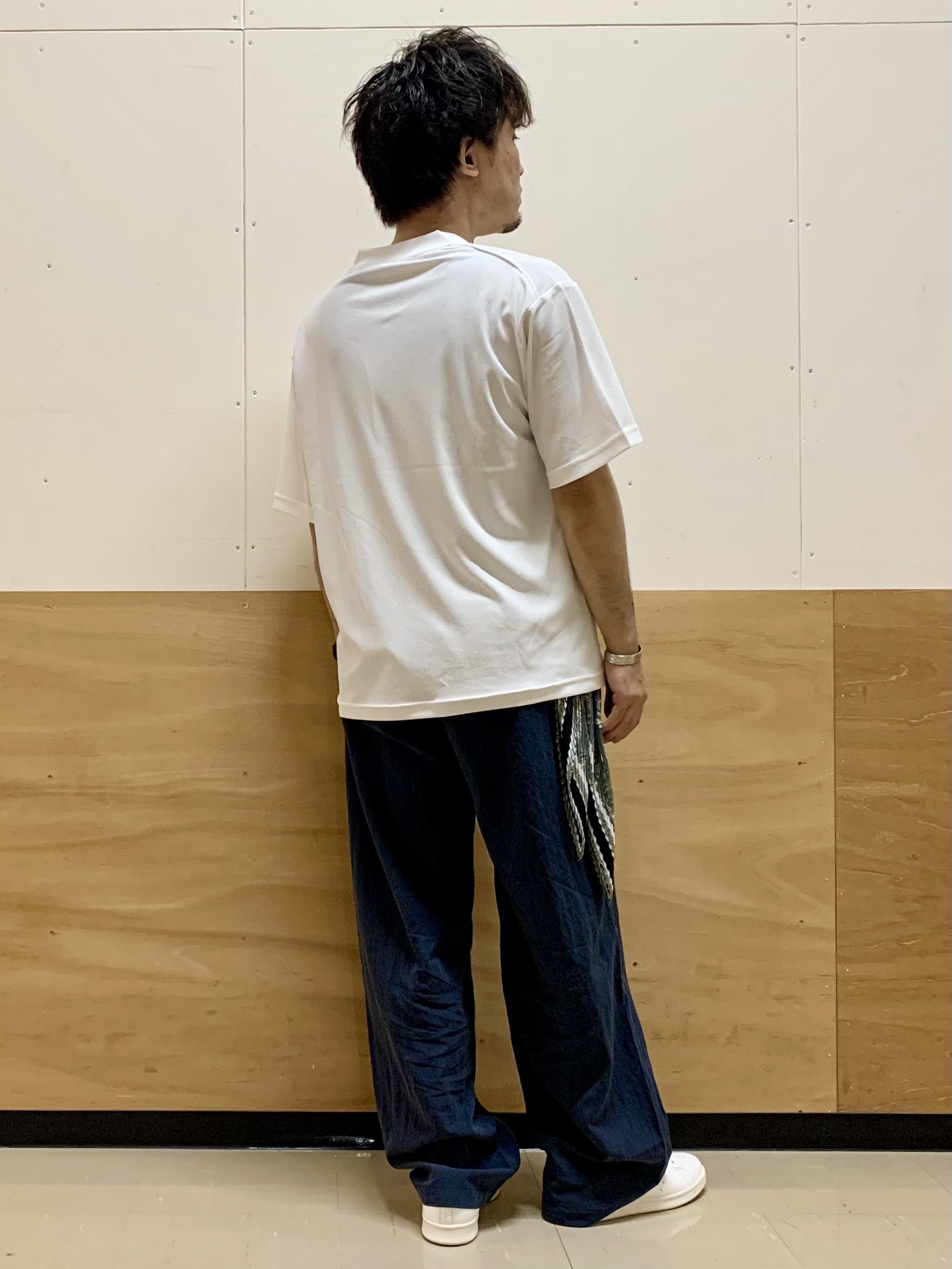 MATUさんの「THE SHOP TK｜【サラッと軽い着心地に。】BO-NO HENLEY TEE/ボーノヘンリーネック Tシャツ　吸水速乾」を使ったコーディネート