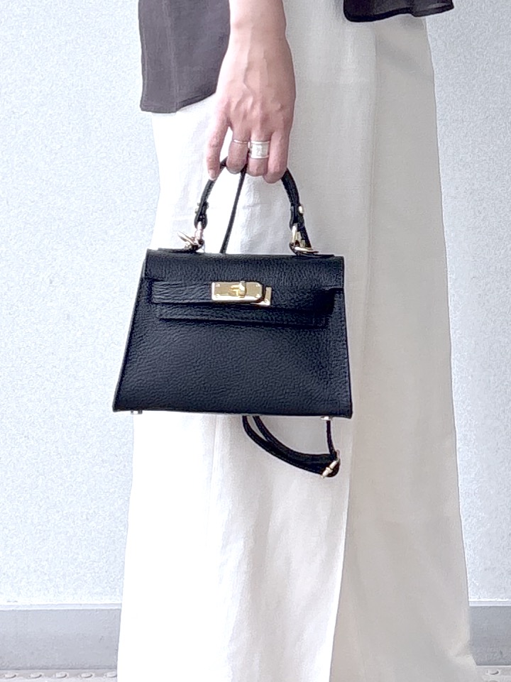 saitoさんの「DRESSTERIOR｜ピュアラミー シャツ」を使ったコーディネート