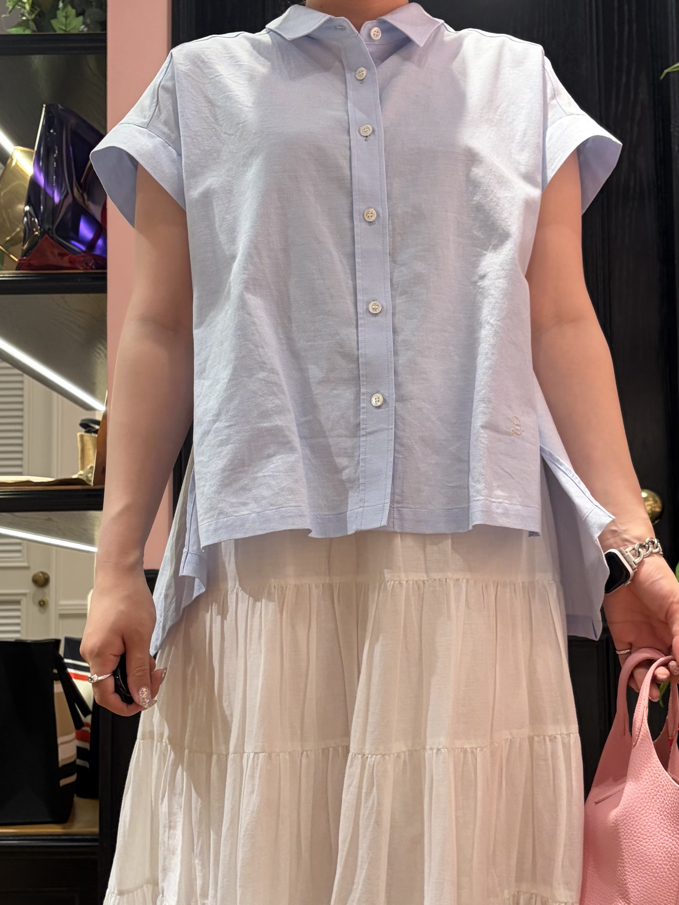 SAKAIさんの「DRESSTERIOR｜【毎年人気/ウォッシャブル】バックフレアオックスシャツ」を使ったコーディネート