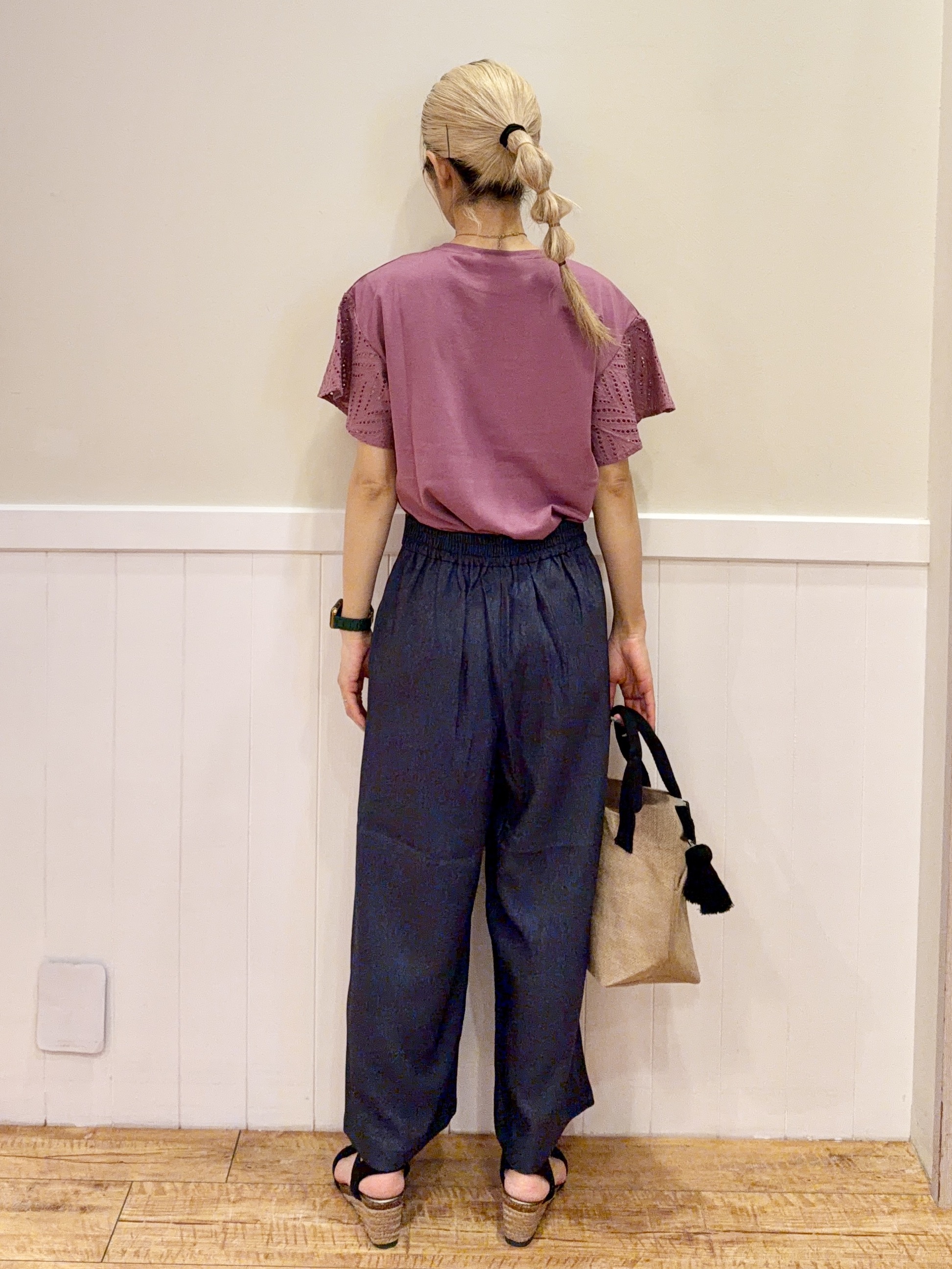 みりのさんの「SHOO･LA･RUE｜【汗じみ防止/ひんやり/S-LL】レースが華やか お袖フレアTシャツ」を使ったコーディネート