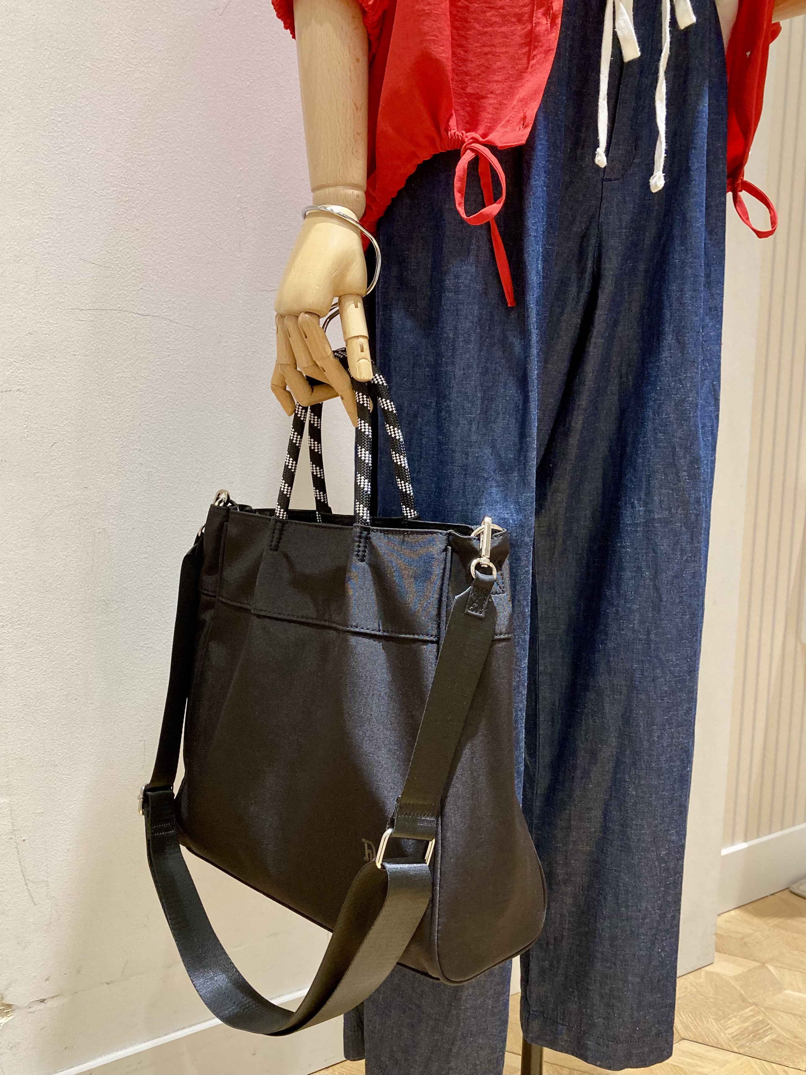 YAMAさんの「Dessin｜【軽量・2WAY】カラーコードトート」を使ったコーディネート