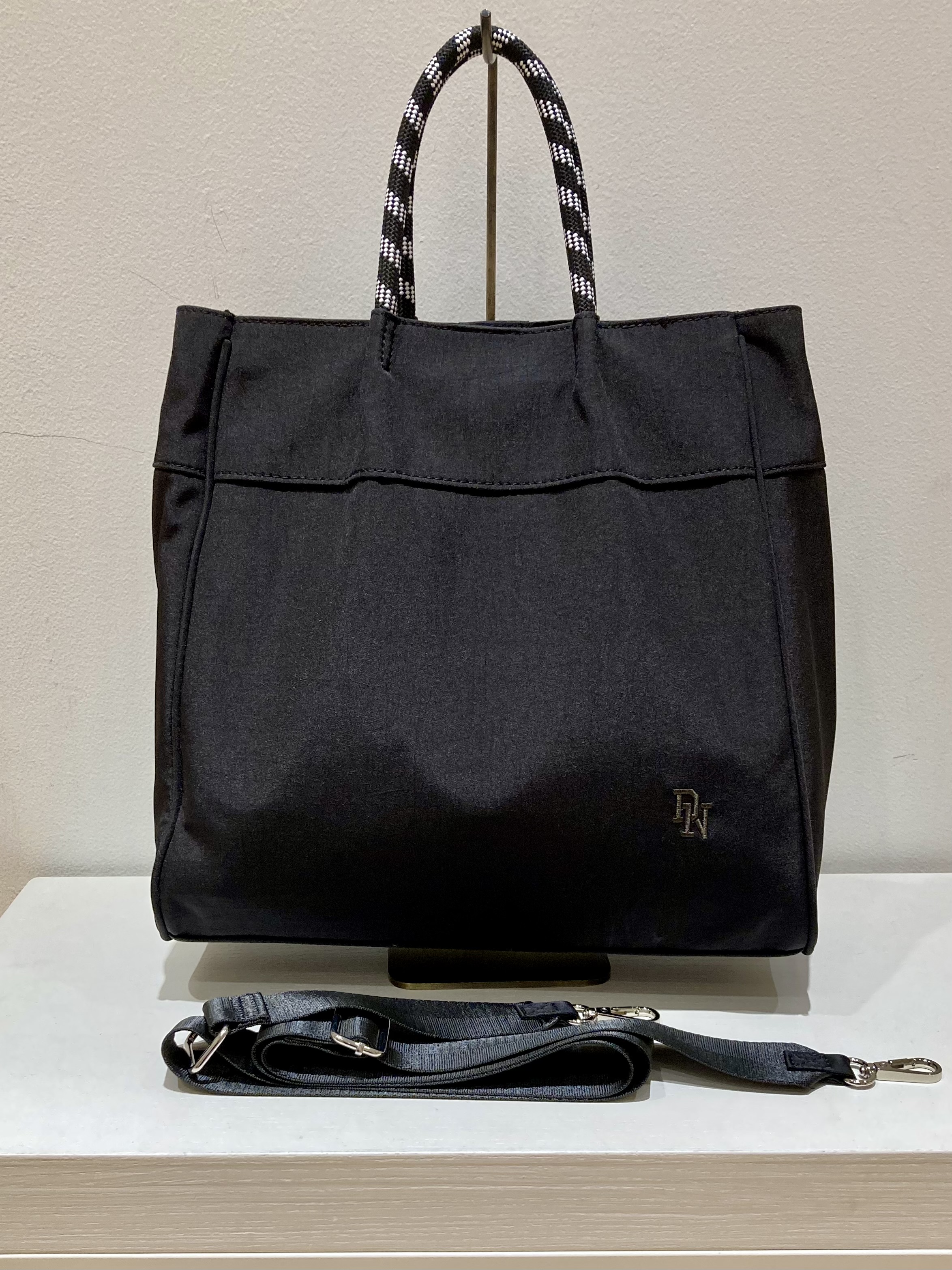 YAMAさんの「Dessin｜【軽量・2WAY】カラーコードトート」を使ったコーディネート