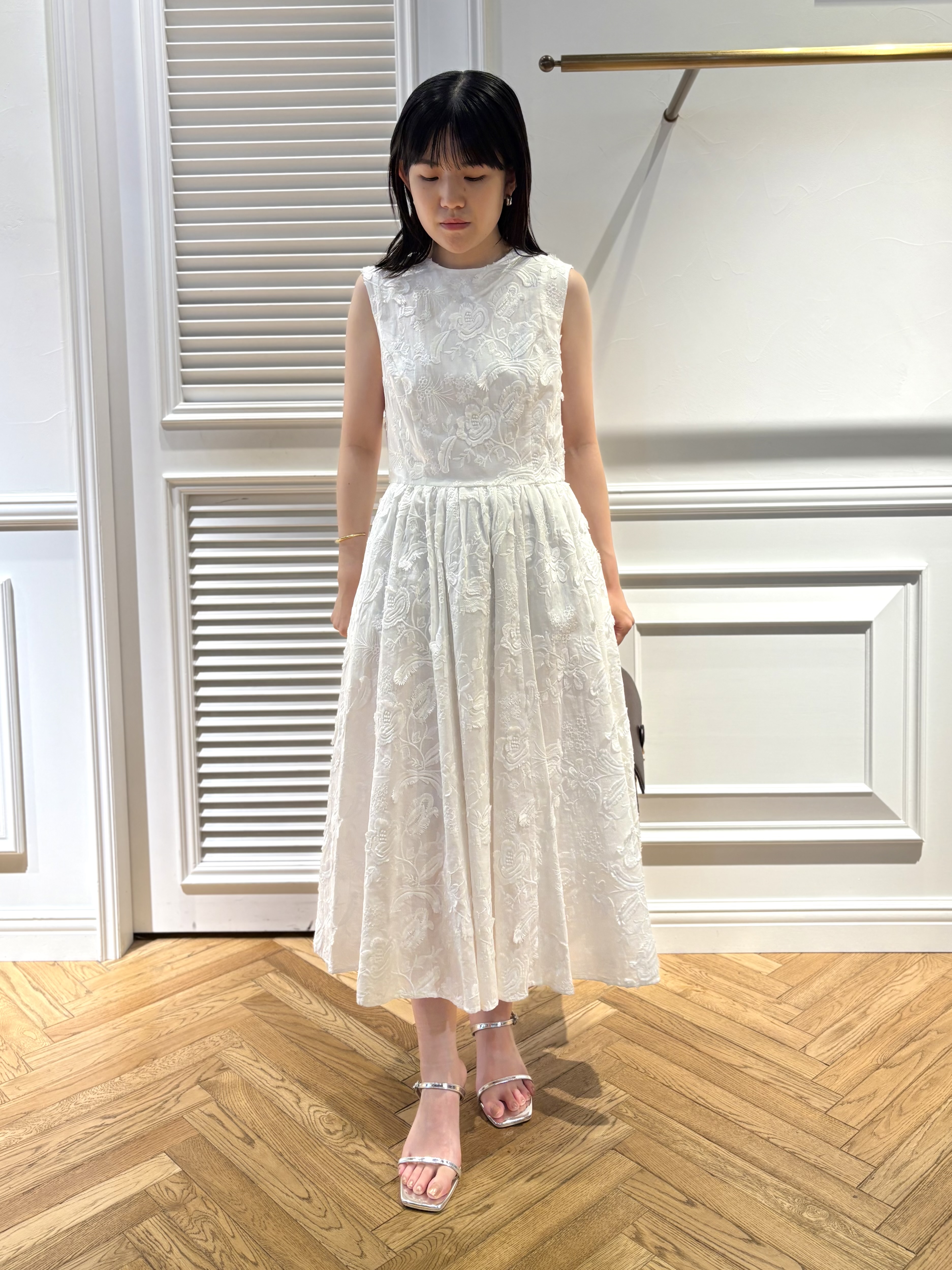 cocoさんの「DRESSTERIOR｜【ウォッシャブル】コットン エンブロイダリードレス」を使ったコーディネート