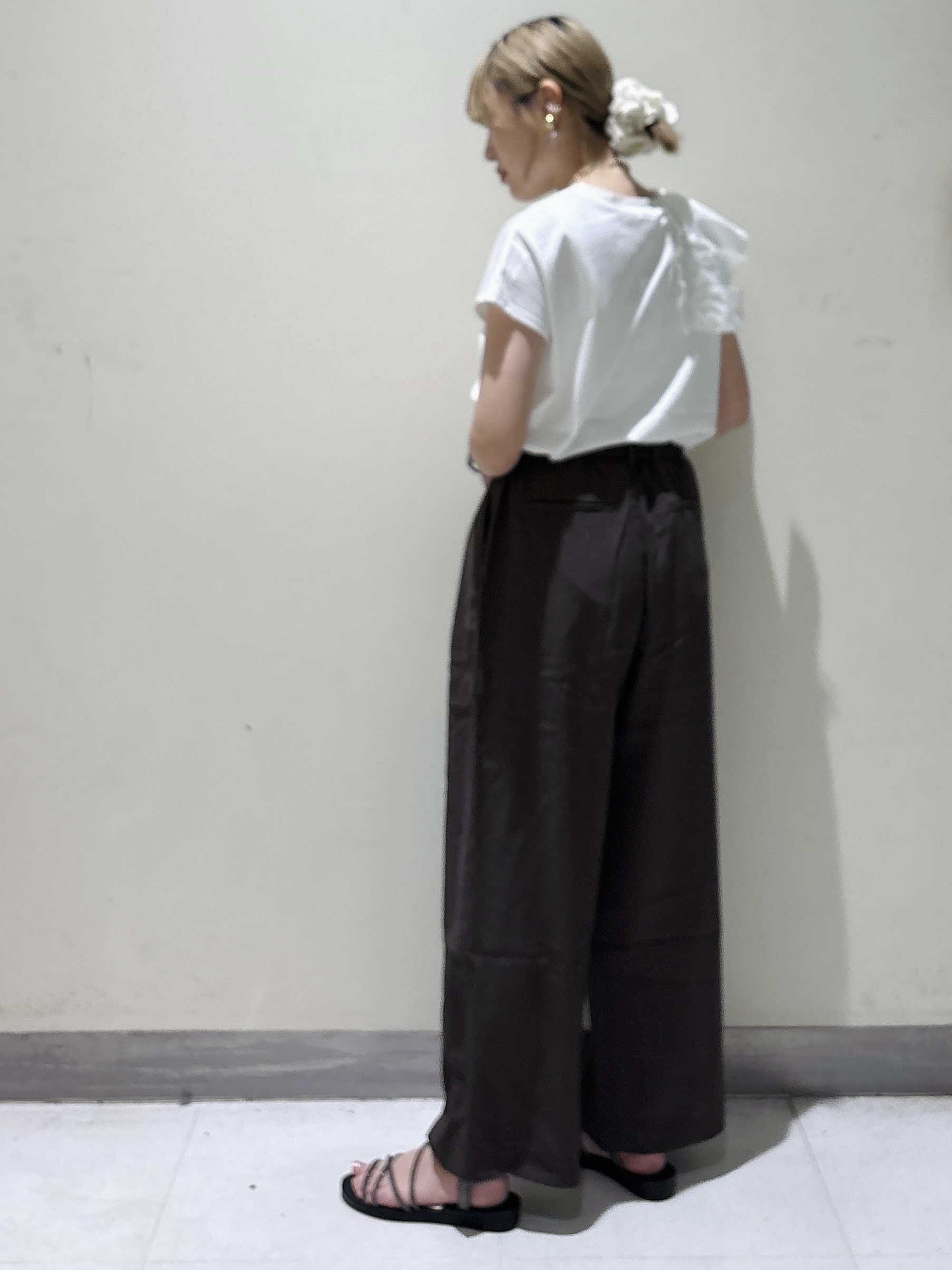 みきちぃさんの「OPAQUE.CLIP｜【UVケア／接触冷感】アシメフリルドッキングカットソー《洗濯機OK》」を使ったコーディネート