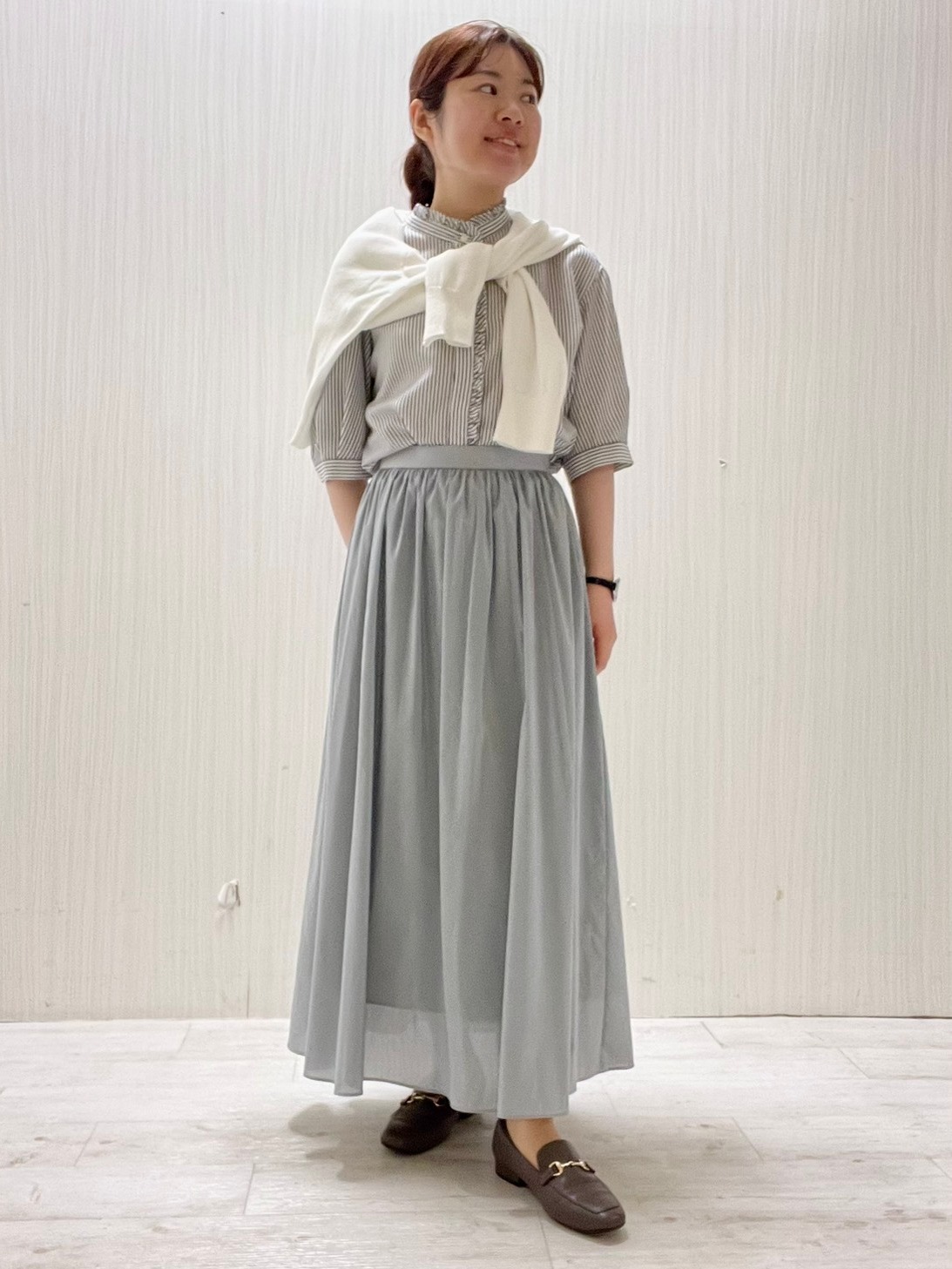 Mさんの「UNTITLED｜【接触冷感/通気性/洗える】スタンドカラーフリルブラウス」を使ったコーディネート