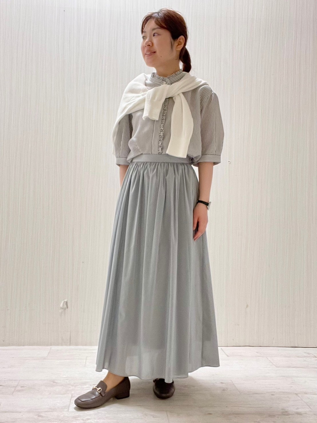 Mさんの「UNTITLED｜【接触冷感/通気性/洗える】スタンドカラーフリルブラウス」を使ったコーディネート