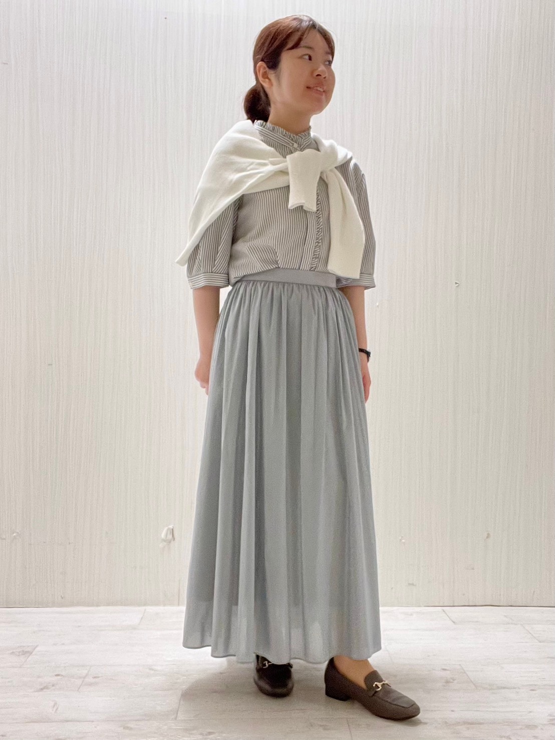 Mさんの「UNTITLED｜【接触冷感/通気性/洗える】スタンドカラーフリルブラウス」を使ったコーディネート