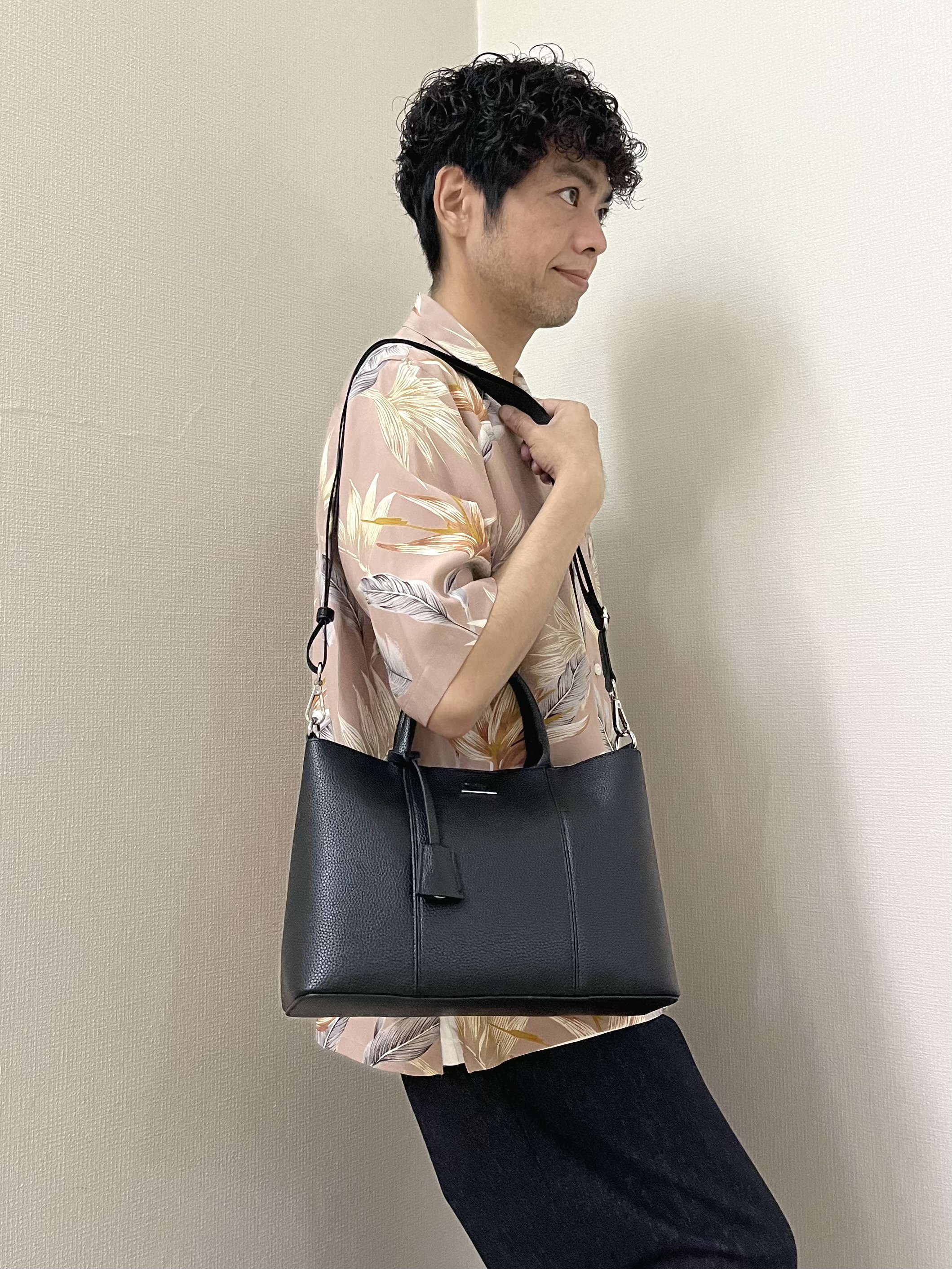 URAさんの「TAKEO KIKUCHI｜【BOWLER HAT LABEL】トロピカルフローラル レーヨンシャツ」を使ったコーディネート