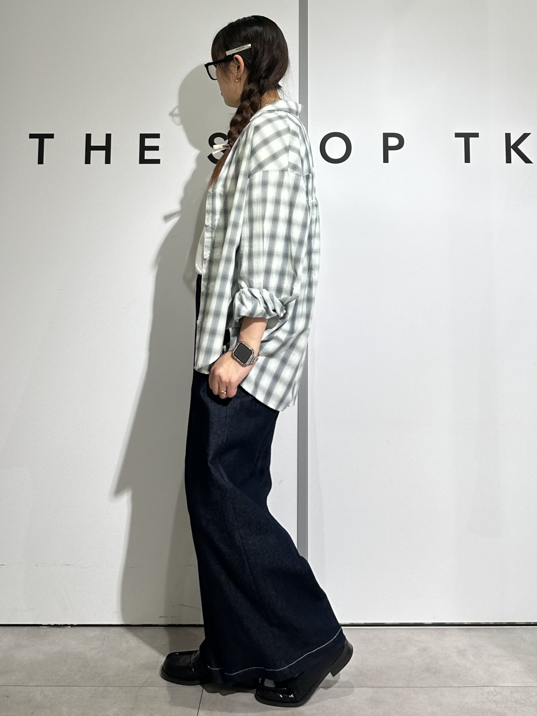 cottonさんの「THE SHOP TK｜【後ろ姿もサマになる】バックシャーリングシャツ」を使ったコーディネート