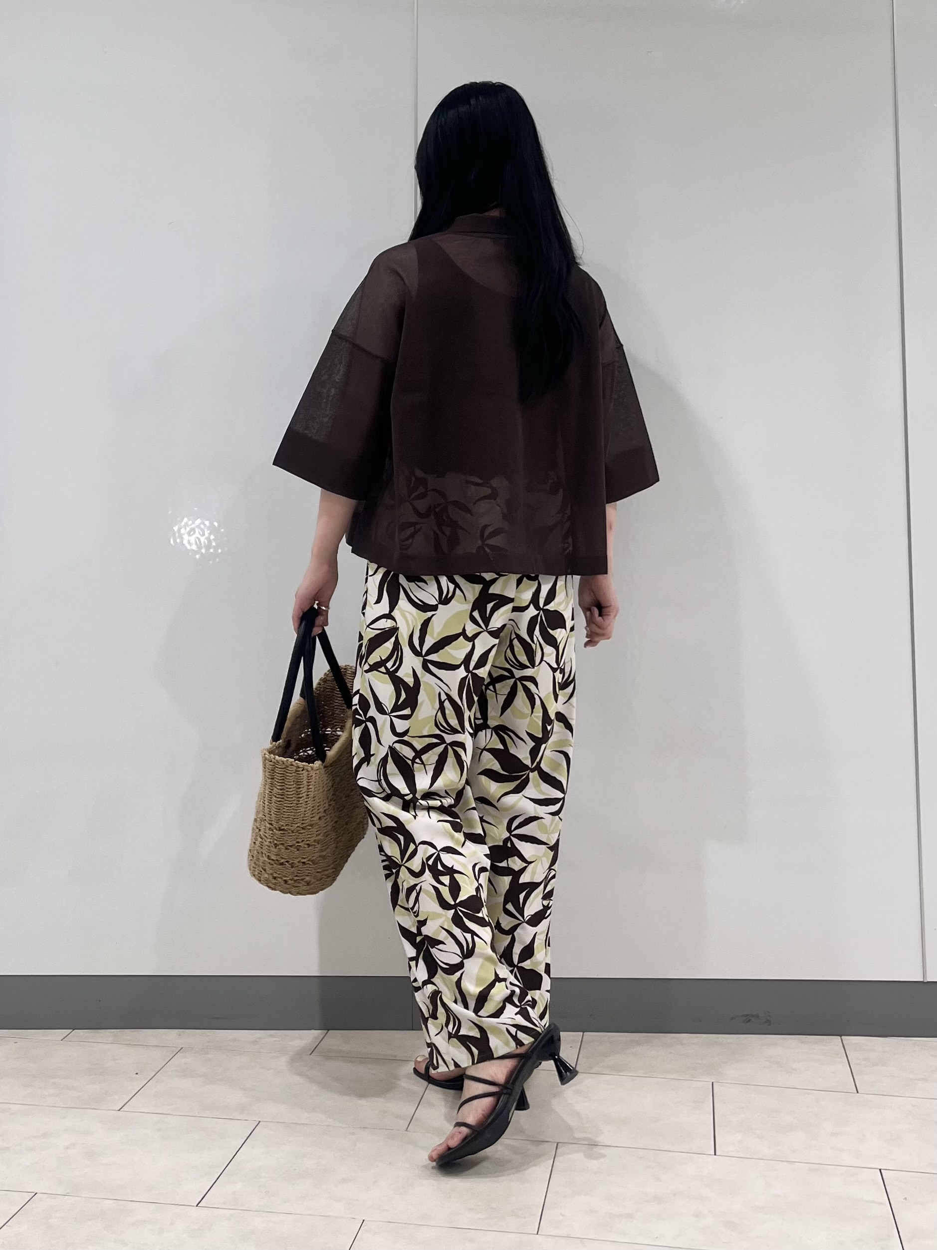hasuさんの「INDIVI｜【洗える／シアー】衿付きシャツライクニットカーディガン」を使ったコーディネート