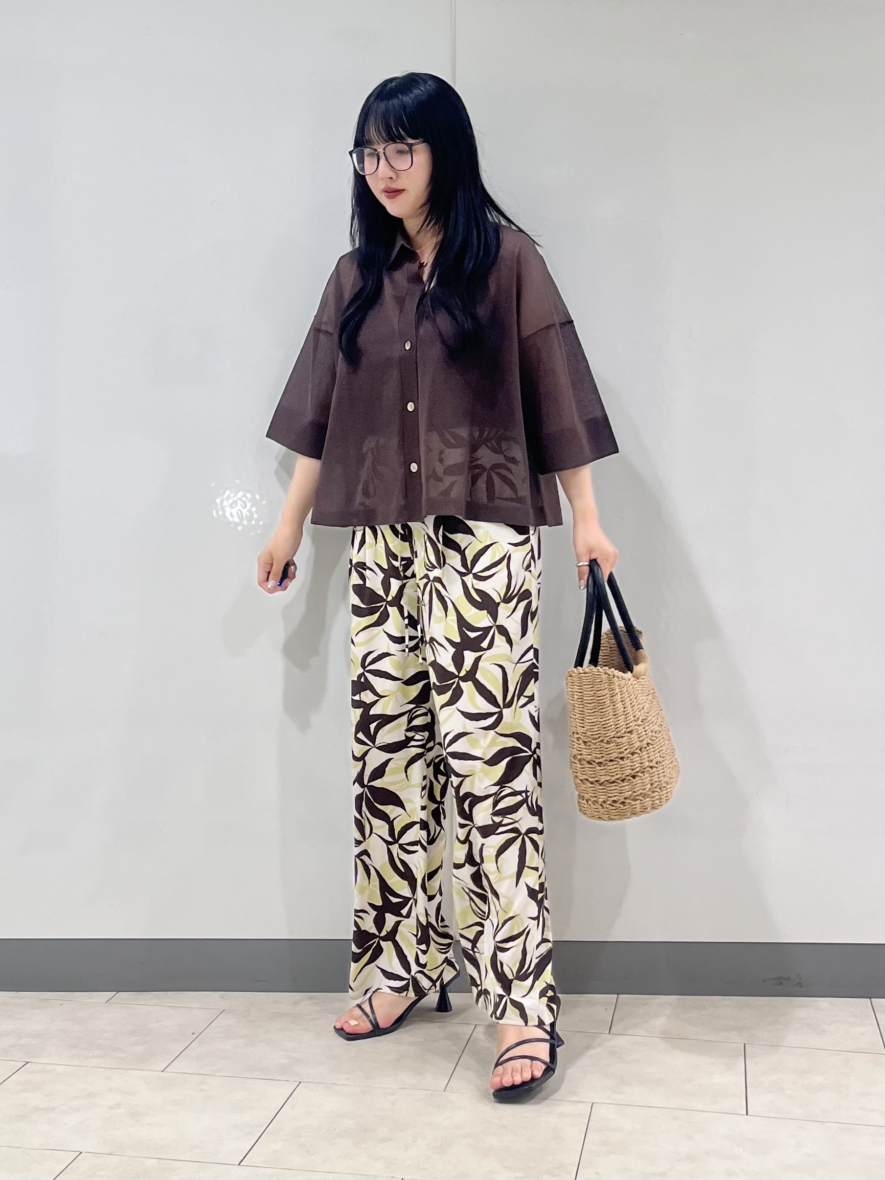 hasuさんの「INDIVI｜【洗える／シアー】衿付きシャツライクニットカーディガン」を使ったコーディネート