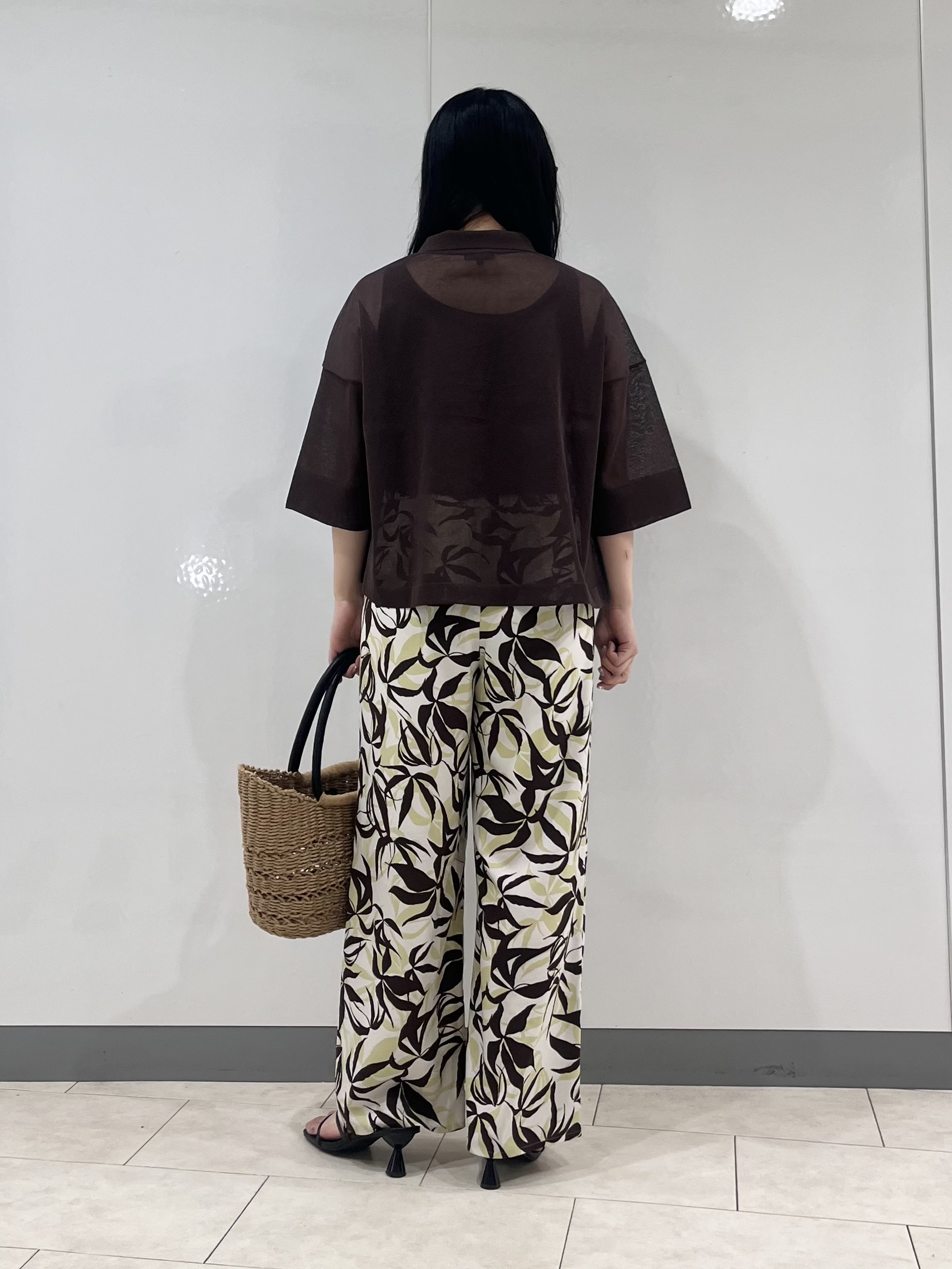 hasuさんの「INDIVI｜【洗える／シアー】衿付きシャツライクニットカーディガン」を使ったコーディネート