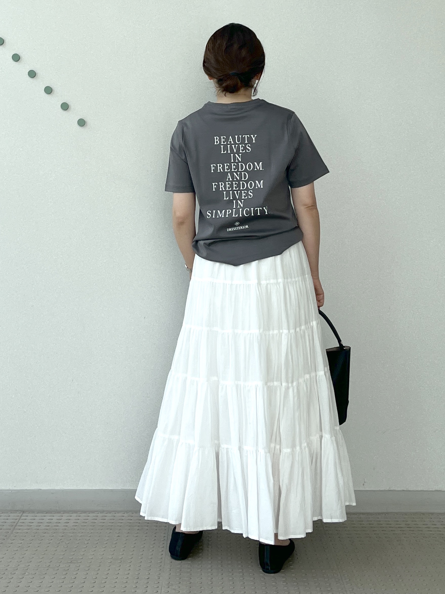 Soeさんの「DRESSTERIOR｜【接触冷感／抗菌防臭／消臭】アイスクリアコットン PARIS Tシャツ」を使ったコーディネート