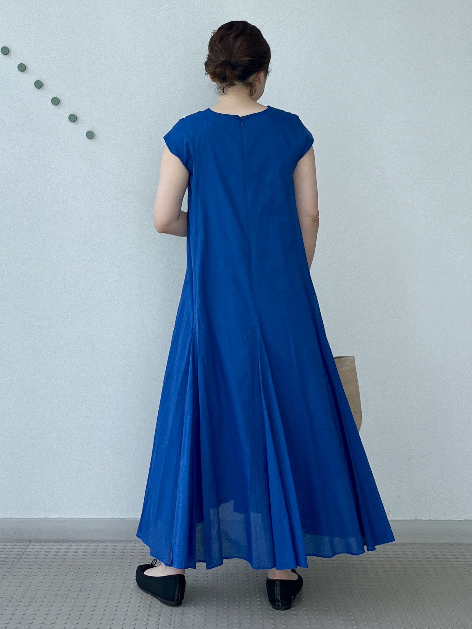 Soeさんの「DRESSTERIOR｜【きれいめ/ウォッシャブル】コットンローンフレンチスリーブワンピ」を使ったコーディネート