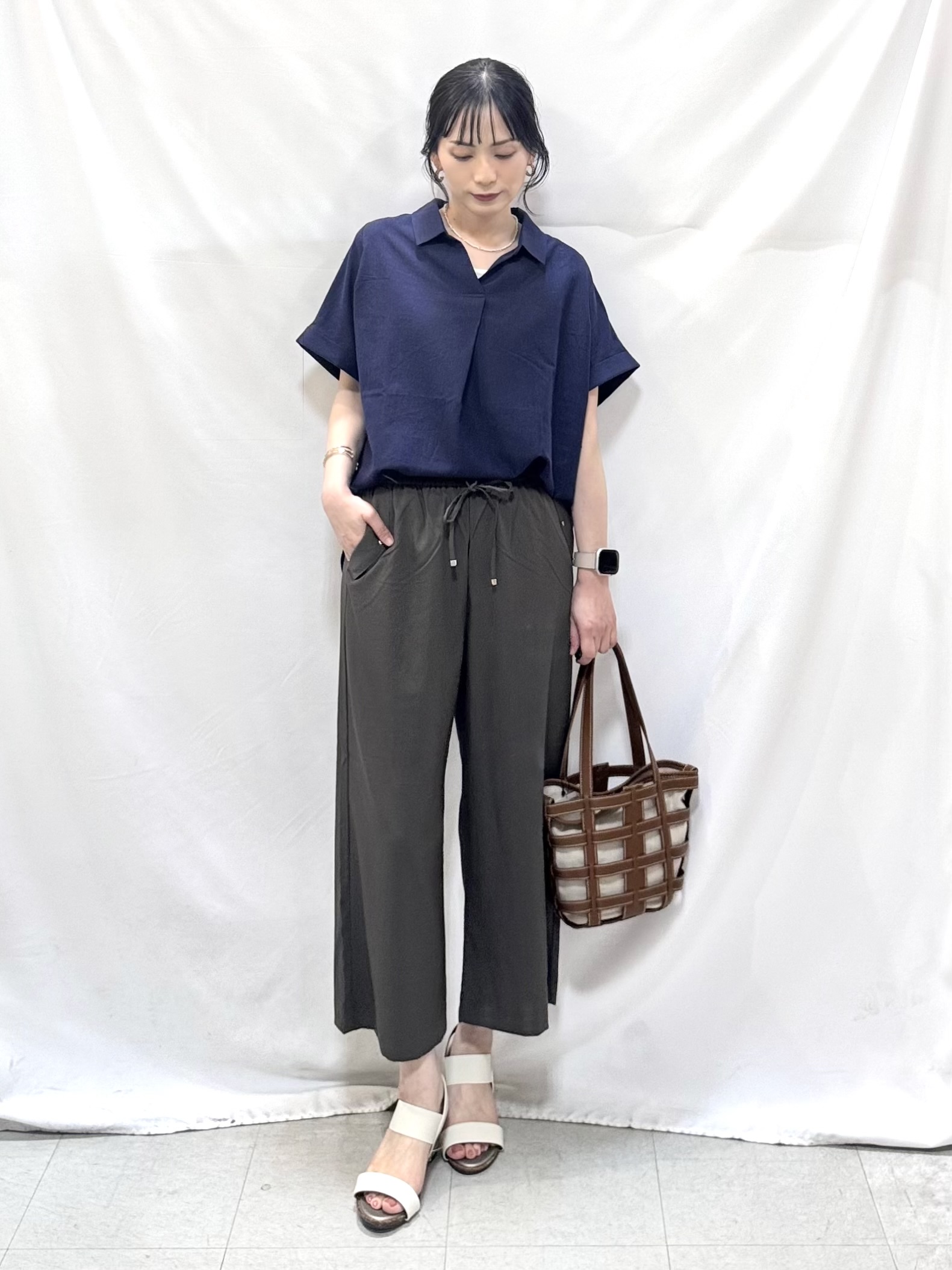 𝐇𝐢𝐫𝐨𝐦𝐢さんの「SHOO･LA･RUE｜【ひんやり/UV】インせず着られる フレンチリネンスキッパーシャツ」を使ったコーディネート