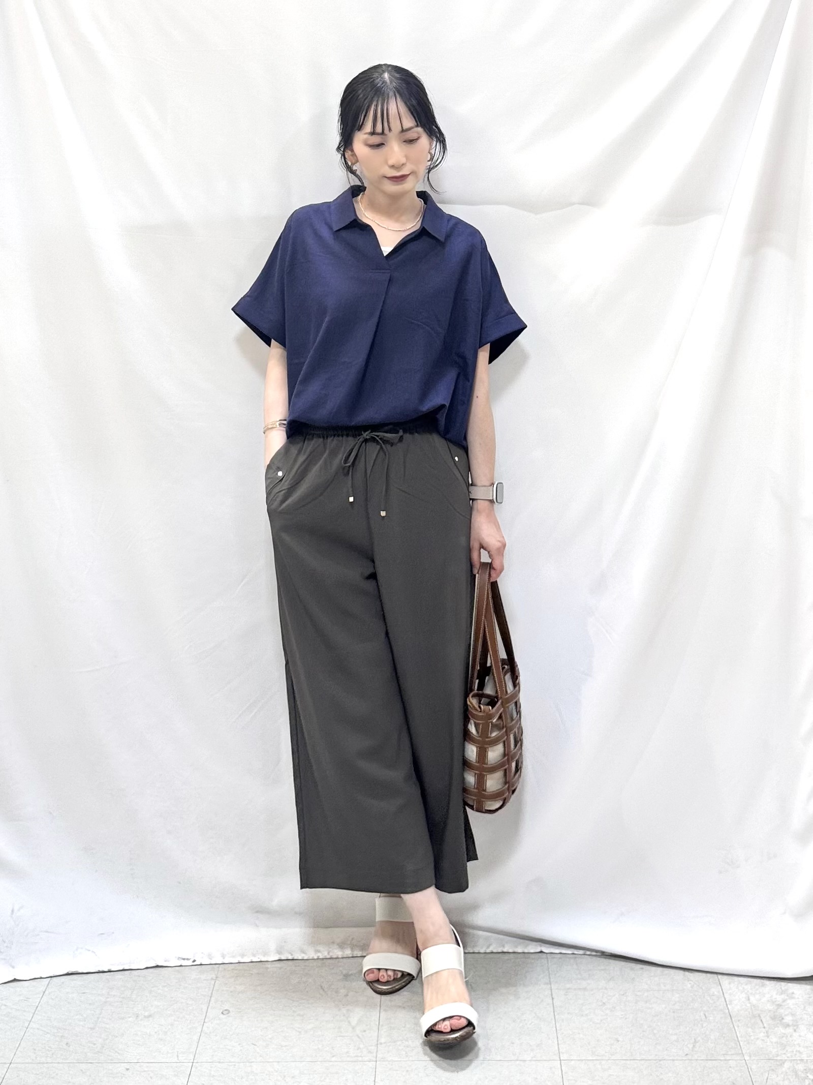 𝐇𝐢𝐫𝐨𝐦𝐢さんの「SHOO･LA･RUE｜【ひんやり/UV】インせず着られる フレンチリネンスキッパーシャツ」を使ったコーディネート