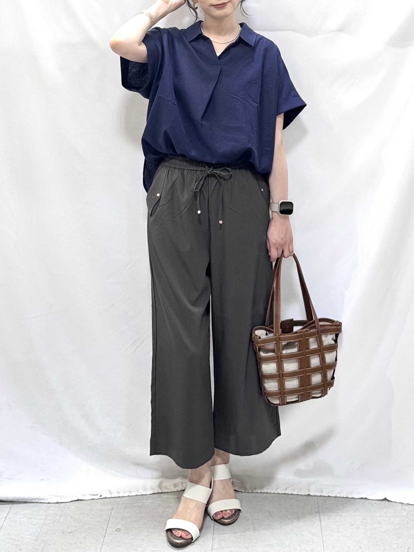 𝐇𝐢𝐫𝐨𝐦𝐢さんの「SHOO･LA･RUE｜【ひんやり/UV】インせず着られる フレンチリネンスキッパーシャツ」を使ったコーディネート