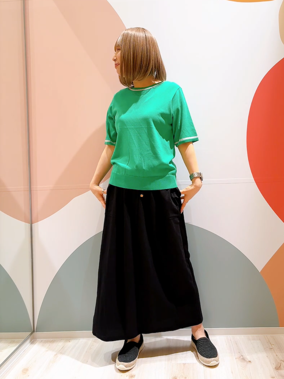 長男さんの「SHOO･LA･RUE｜【洗濯機可/S-LL】キラッと華やか ラメライン五分袖ニット」を使ったコーディネート