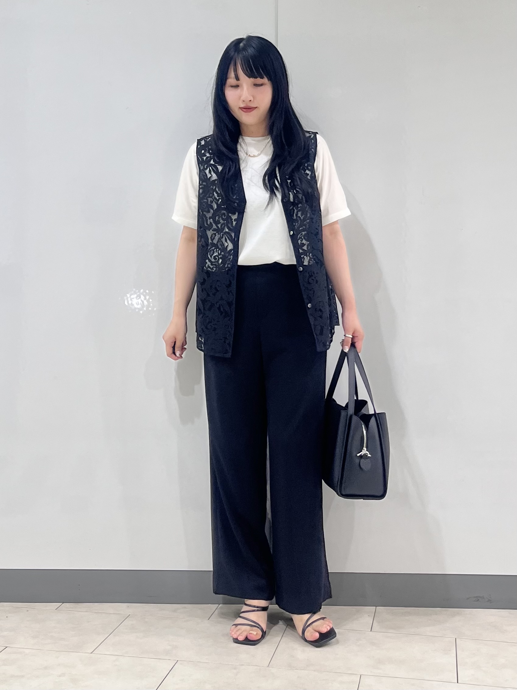 hasuさんの「INDIVI｜【洗える／トレンド】マニッシュレースベスト」を使ったコーディネート