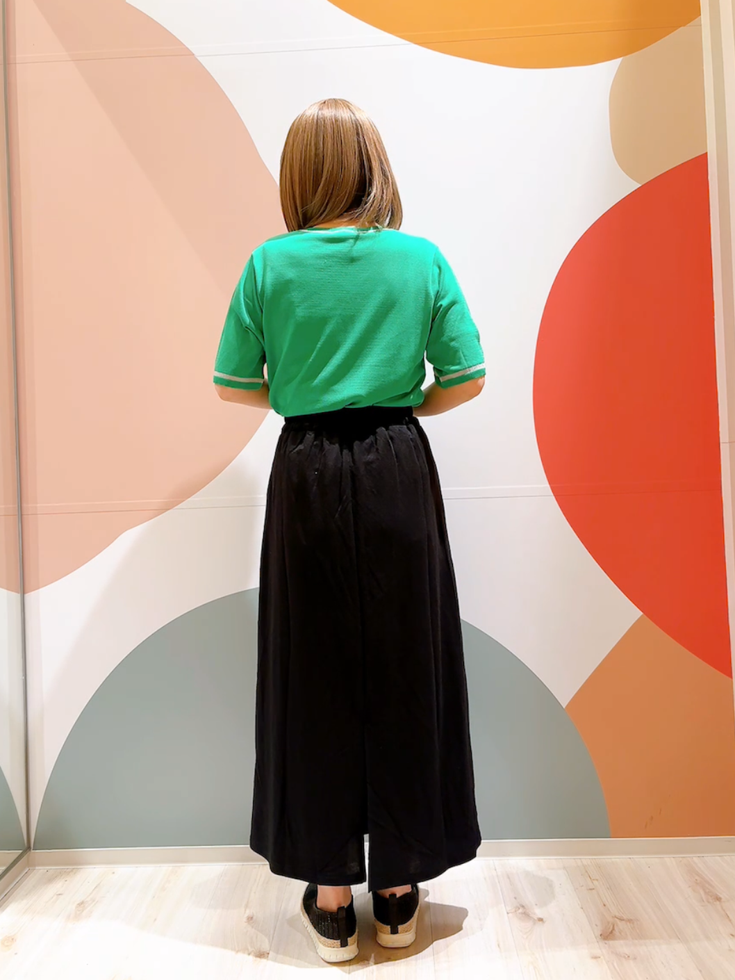 長男さんの「SHOO･LA･RUE｜【洗濯機可/S-LL】キラッと華やか ラメライン五分袖ニット」を使ったコーディネート