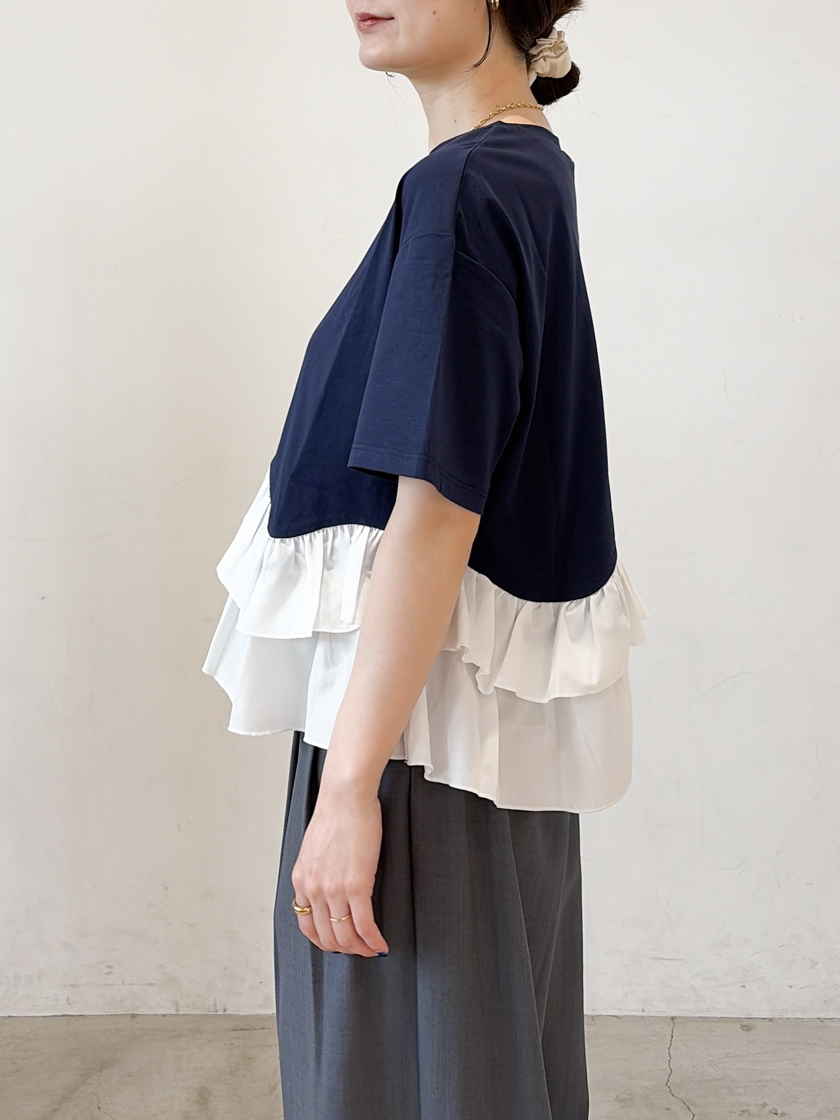haruさんの「OPAQUE.CLIP｜裾フリルドッキングTシャツ【洗濯機OK】」を使ったコーディネート
