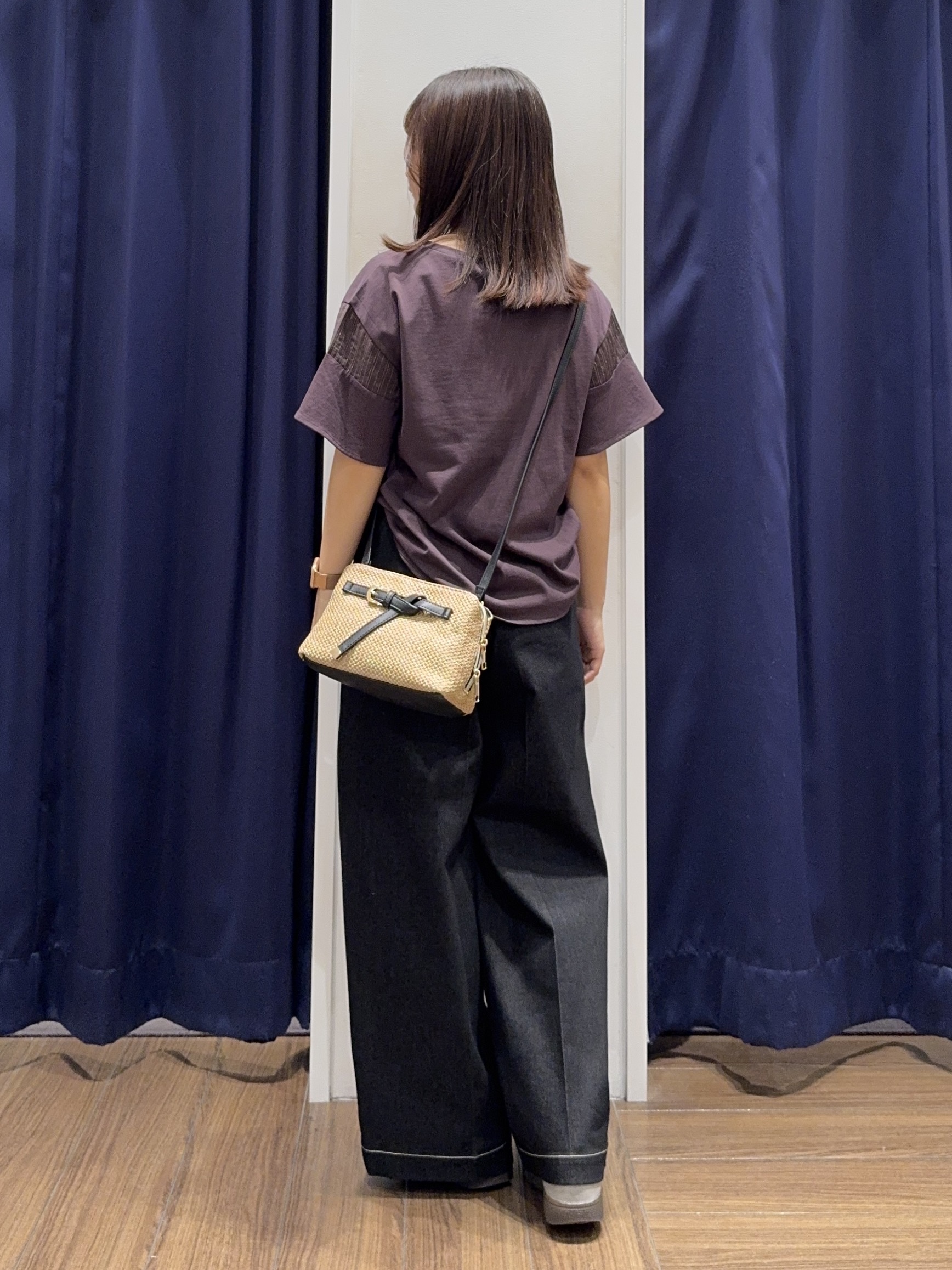 cherryさんの「THE SHOP TK｜【ひんやりさらさら】軽やかに揺れる シアーフレアスリーブTシャツ」を使ったコーディネート