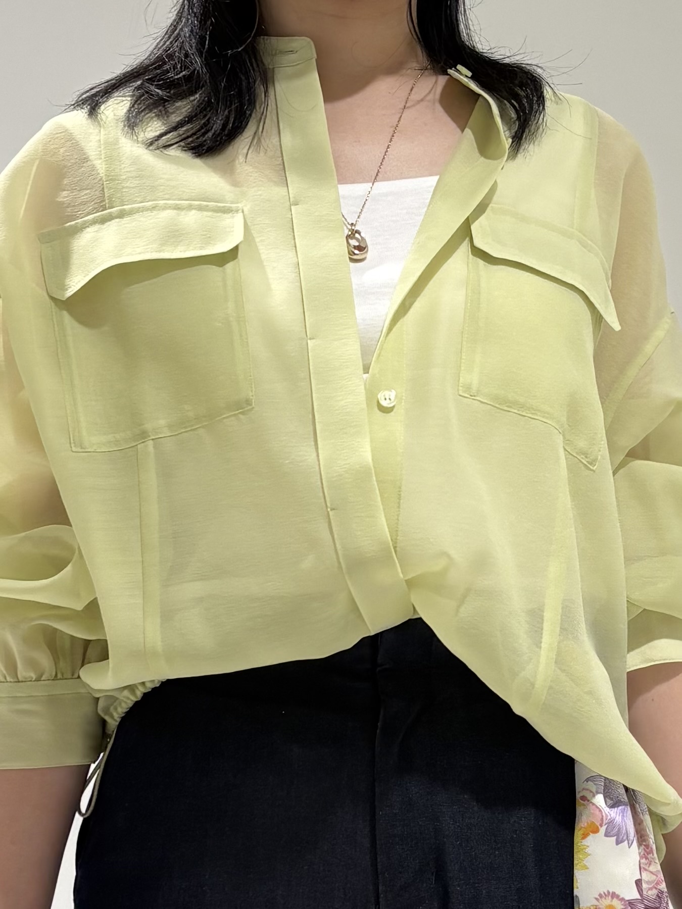 momokoさんの「INDIVI｜【トレンド／2WAY】裾ドロスト付きシアーブラウスブルゾン」を使ったコーディネート