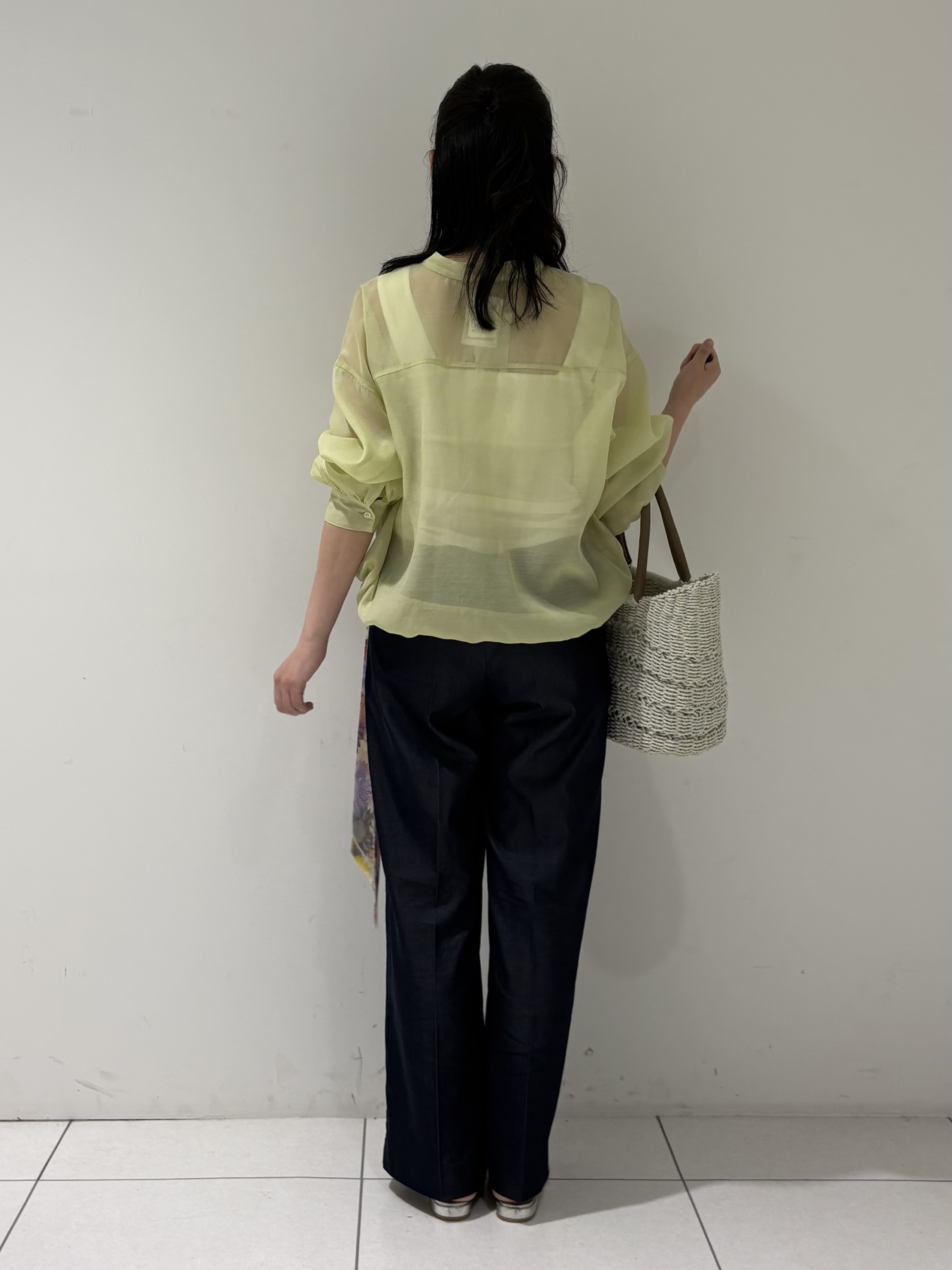 momokoさんの「INDIVI｜【トレンド／2WAY】裾ドロスト付きシアーブラウスブルゾン」を使ったコーディネート