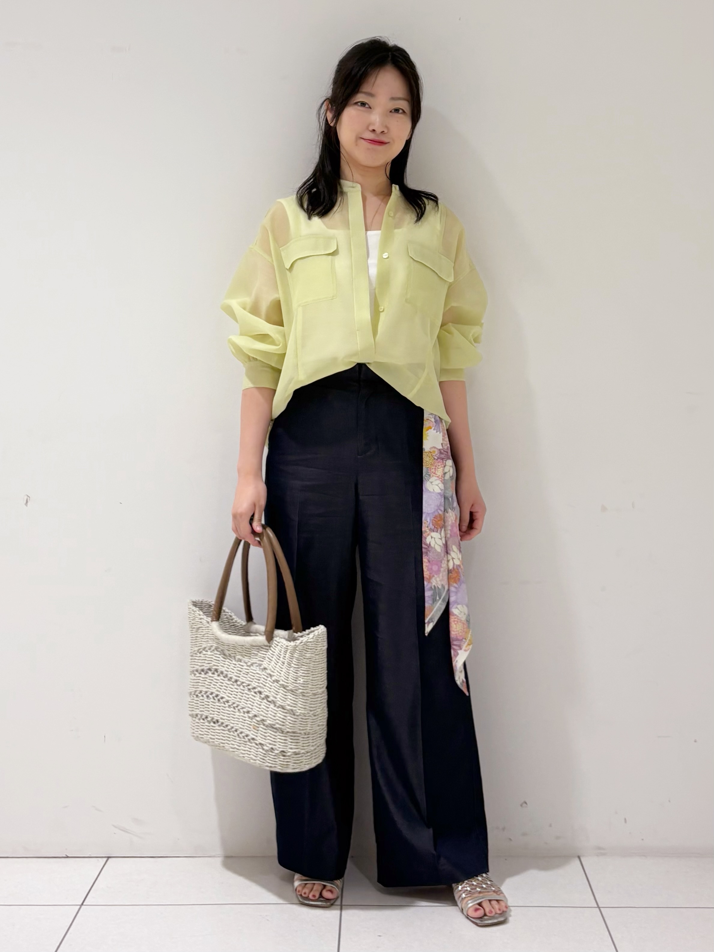 momokoさんの「INDIVI｜【トレンド／2WAY】裾ドロスト付きシアーブラウスブルゾン」を使ったコーディネート