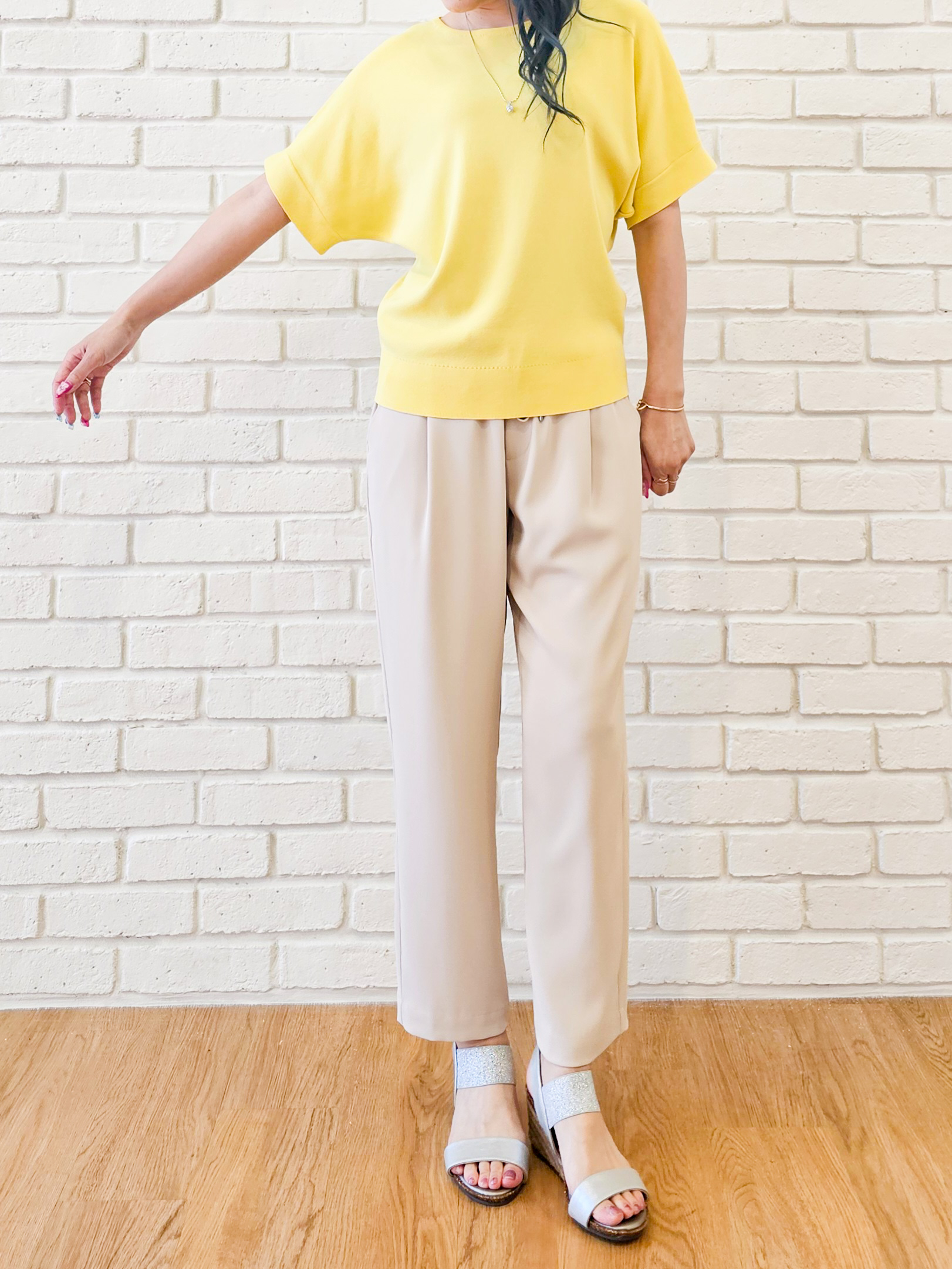 ゆゆさんの「SHOO･LA･RUE｜【毎日洗える/ひんやり/UV/S-LL】二の腕隠れる さらっとドルマン半袖ニット」を使ったコーディネート