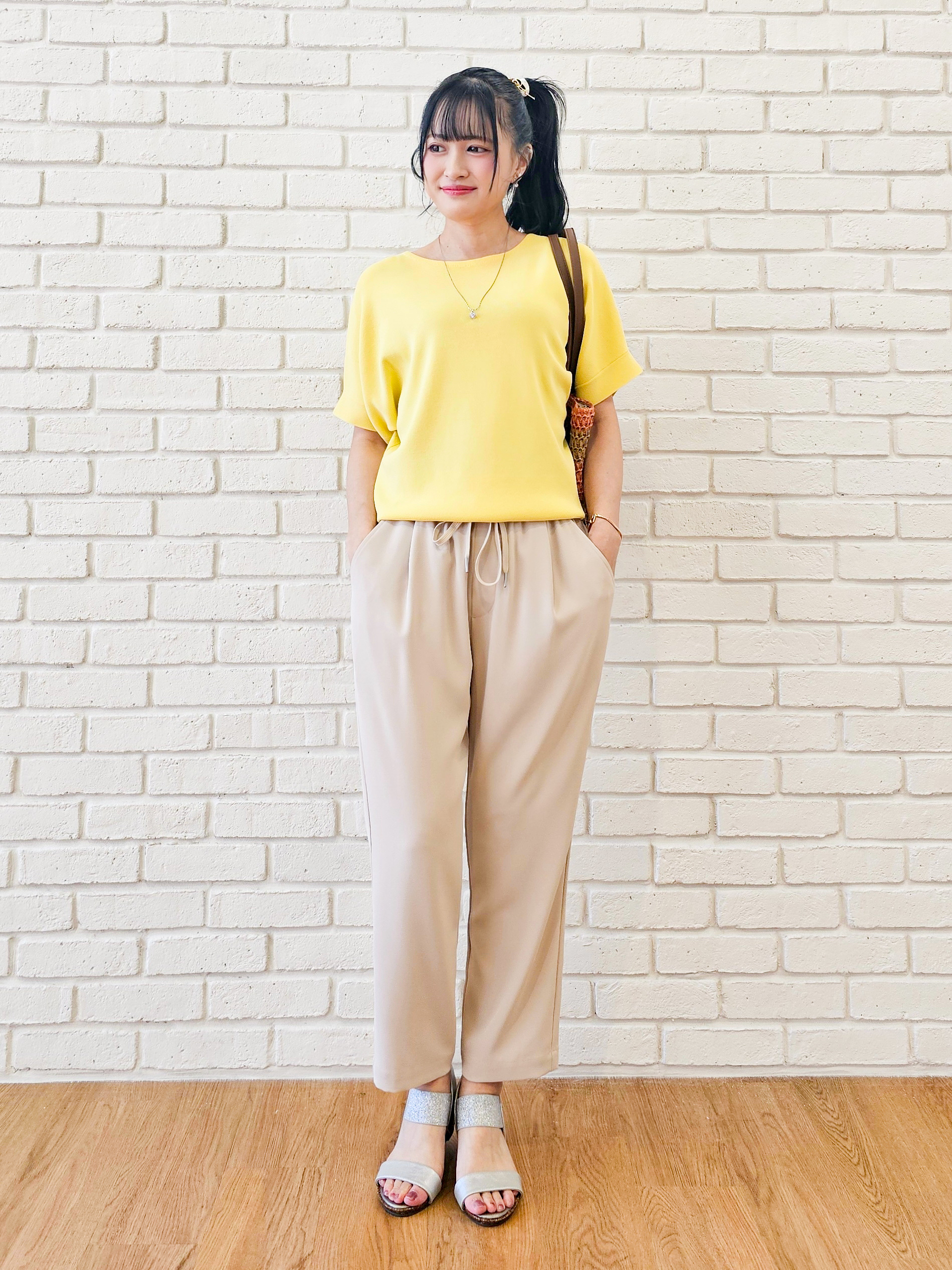 ゆゆさんの「SHOO･LA･RUE｜【毎日洗える/ひんやり/UV/S-LL】二の腕隠れる さらっとドルマン半袖ニット」を使ったコーディネート