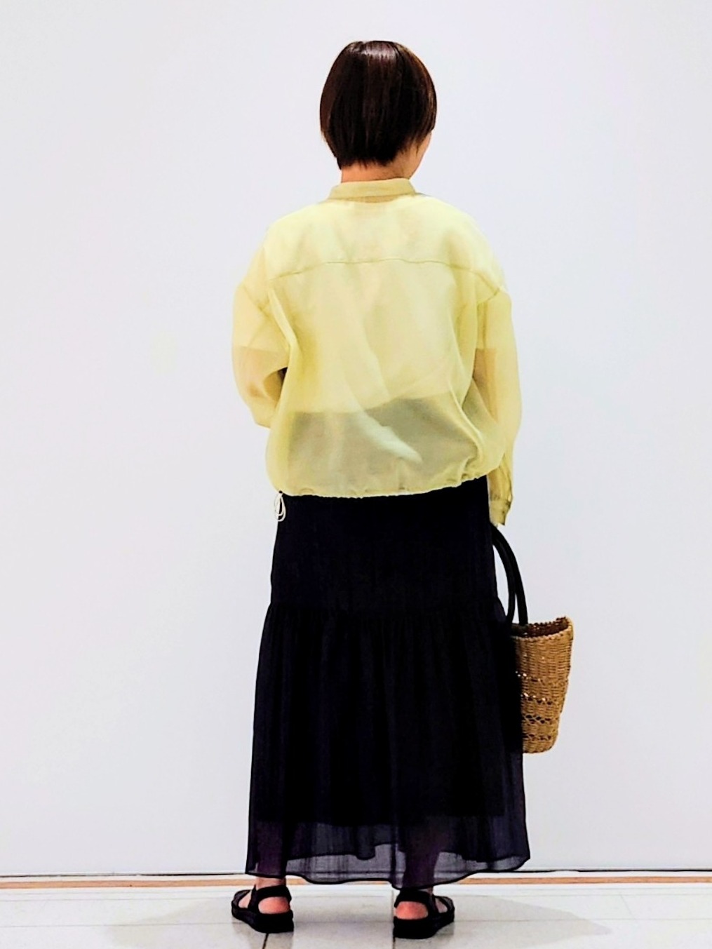 gissyさんの「INDIVI｜【洗える／きれいめ】デニム風シアーティアードスカート」を使ったコーディネート