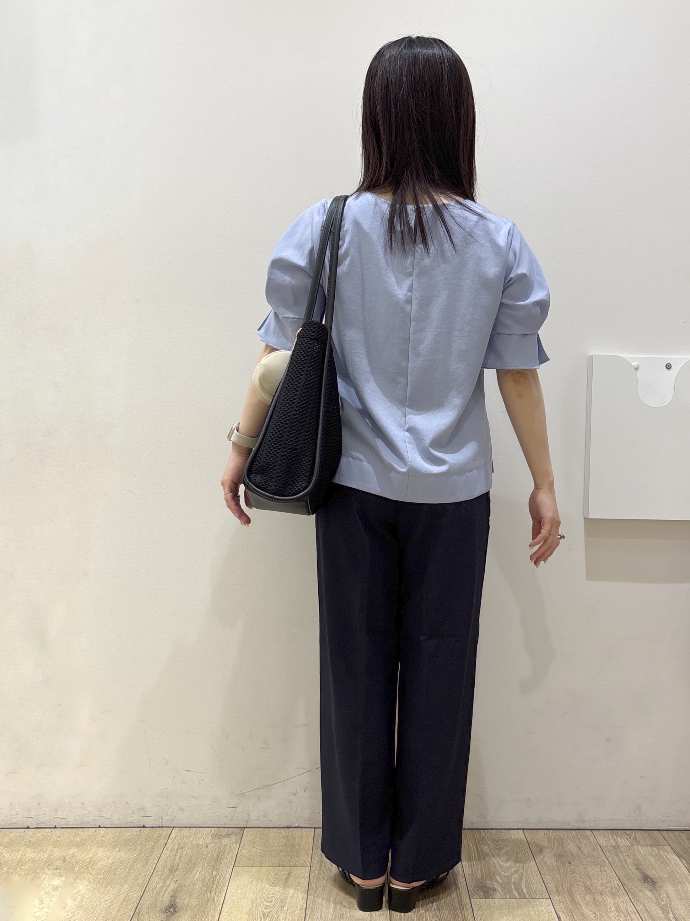 mameさんの「index｜【接触冷感】タックパフスリーブブラウス《吸水速乾／防シワ／洗濯機OK／XS～3L／6col》」を使ったコーディネート
