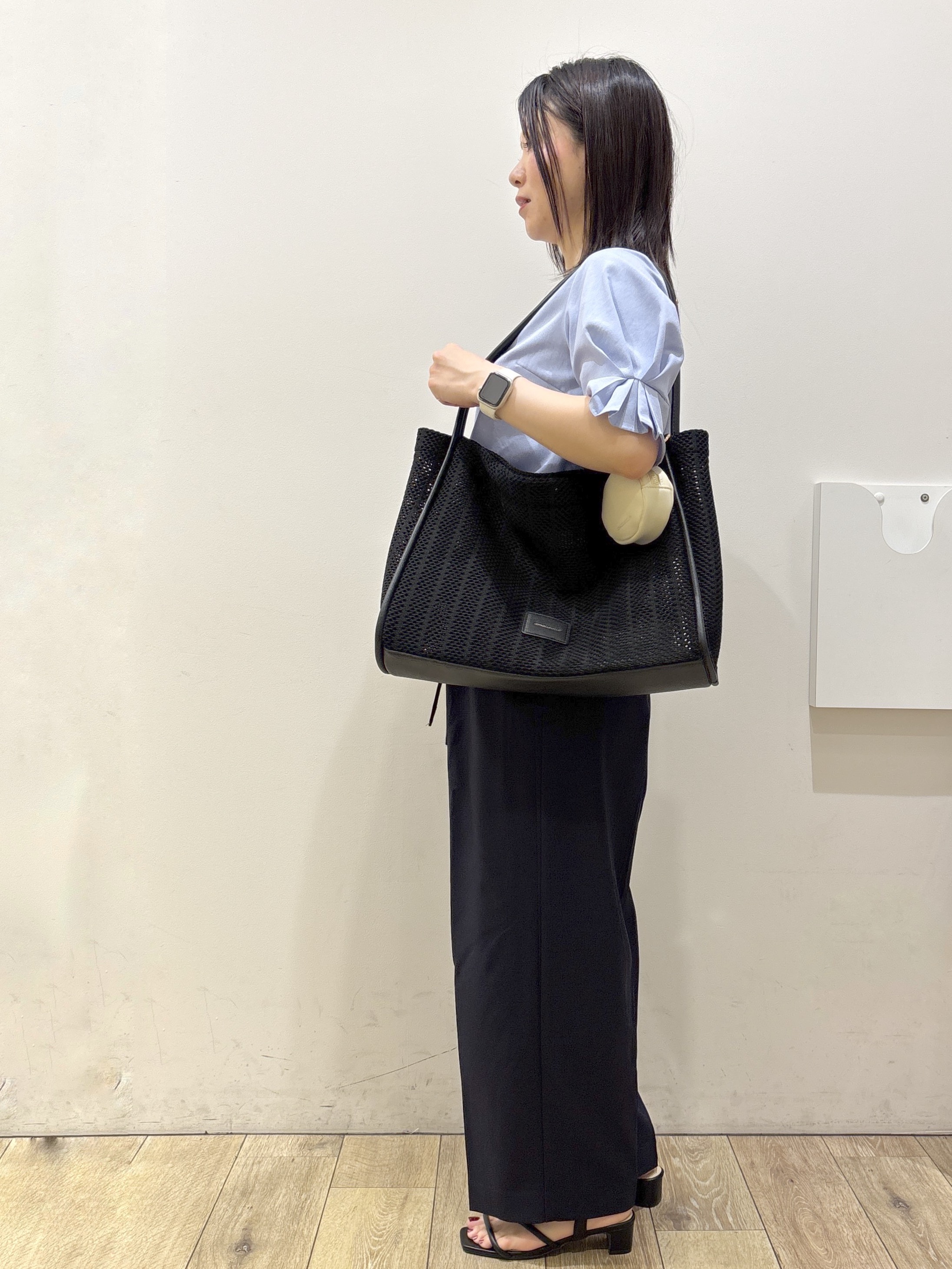 mameさんの「index｜【接触冷感】タックパフスリーブブラウス《吸水速乾／防シワ／洗濯機OK／XS～3L／6col》」を使ったコーディネート