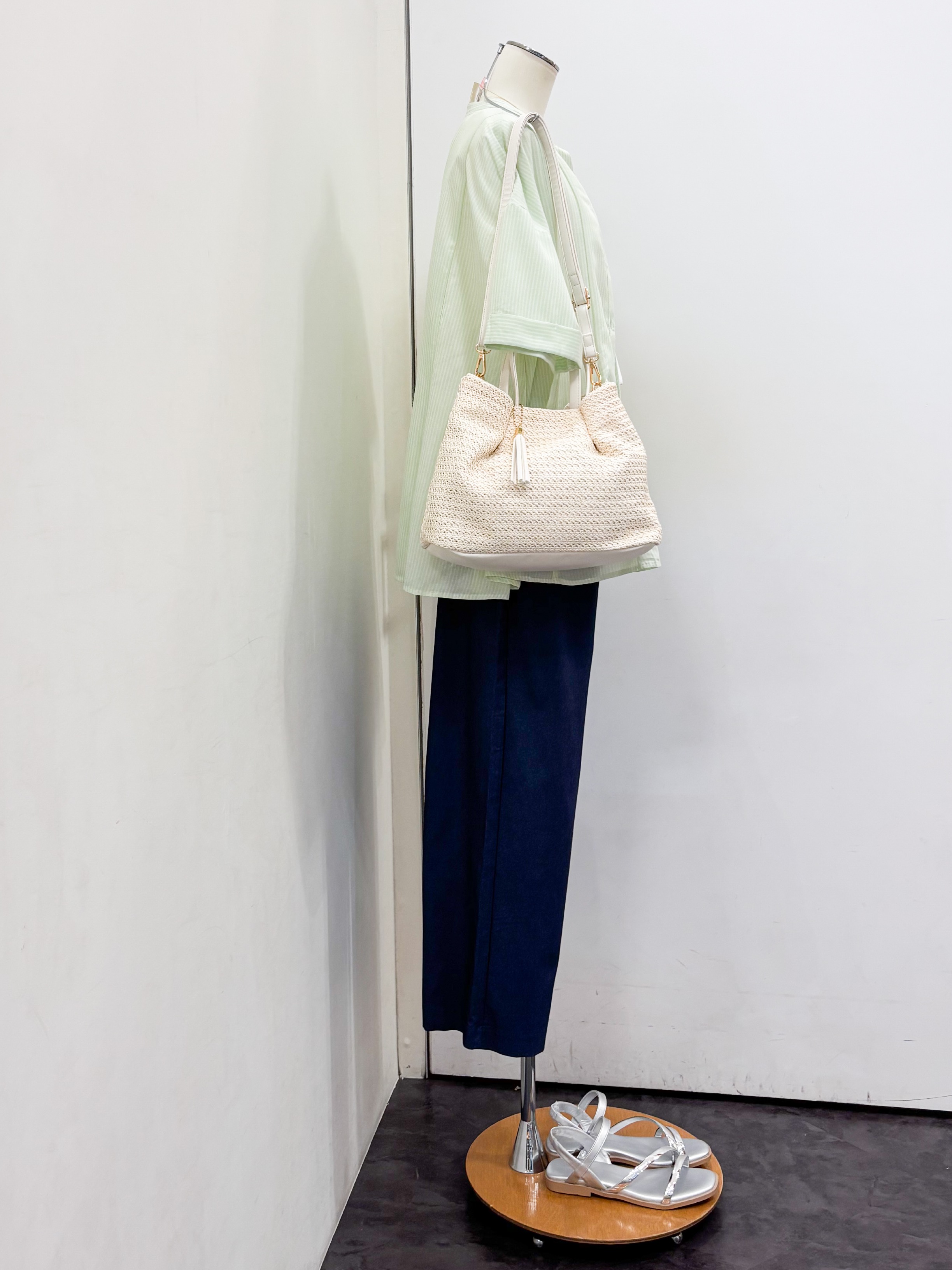 yukariさんの「grove｜【洗濯機OK・ひんやり】さらっと軽やか、夏のフレアシャツ」を使ったコーディネート