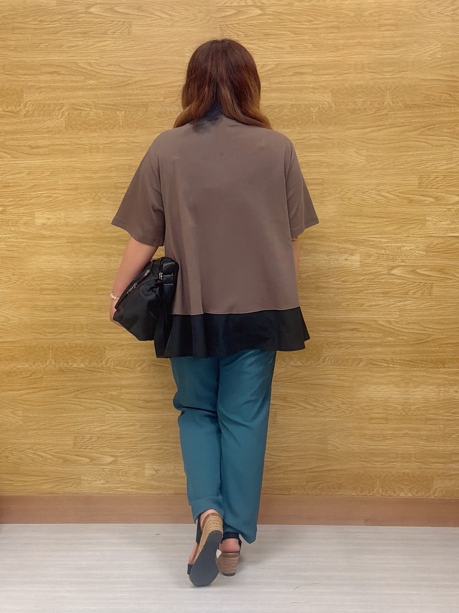 ぁむさんの「SHOO･LA･RUE｜【ひんやり/UV/抗菌防臭】体型カバーも叶う 裾切り替えAライントップス」を使ったコーディネート