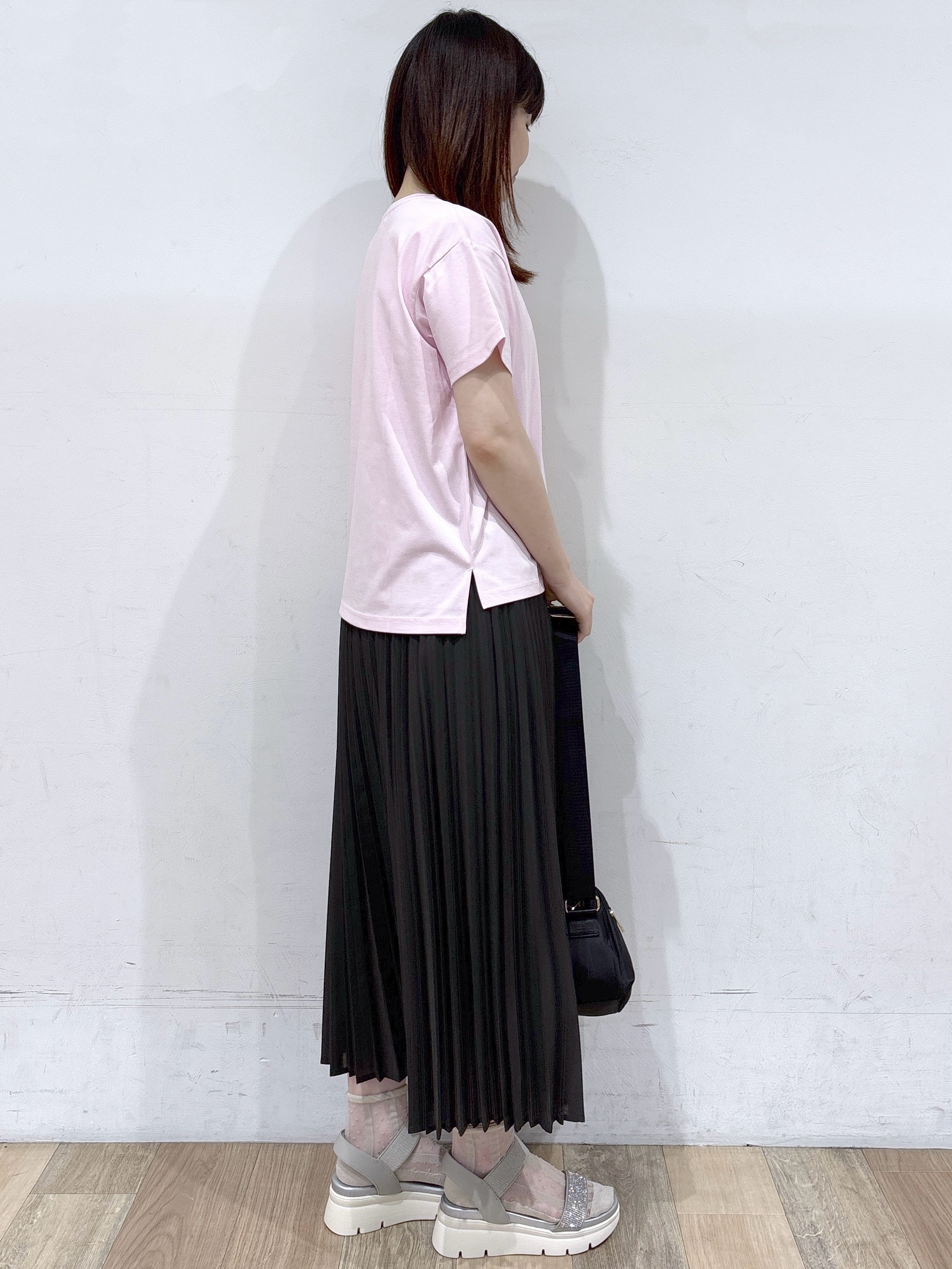 るーさんの「grove｜【遮熱／吸水速乾／接触冷感／UVカット】ベーシックロゴTシャツ」を使ったコーディネート
