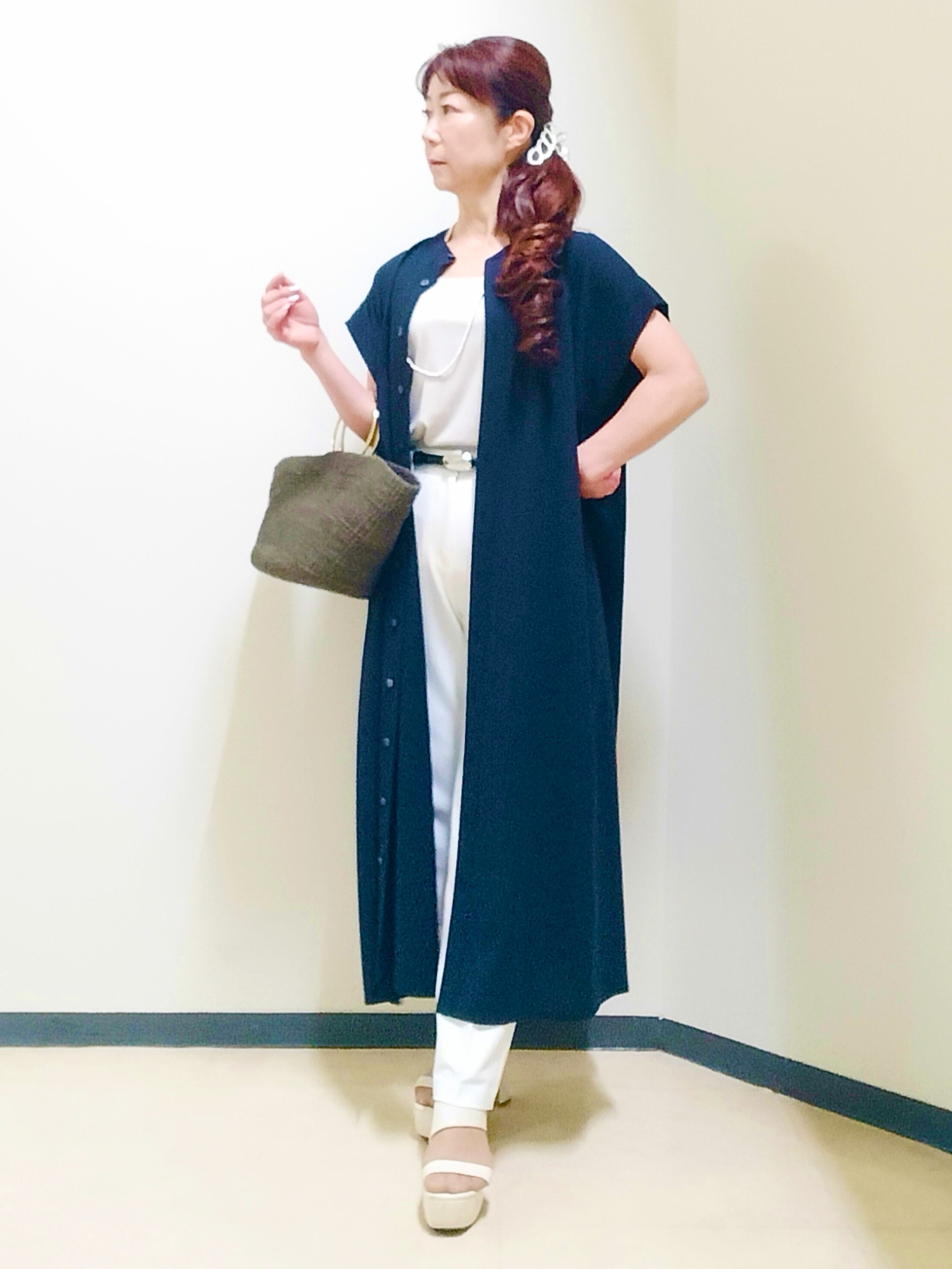 花さんの「Reflect｜すっきり見えバンドカラーシャツワンピース」を使ったコーディネート