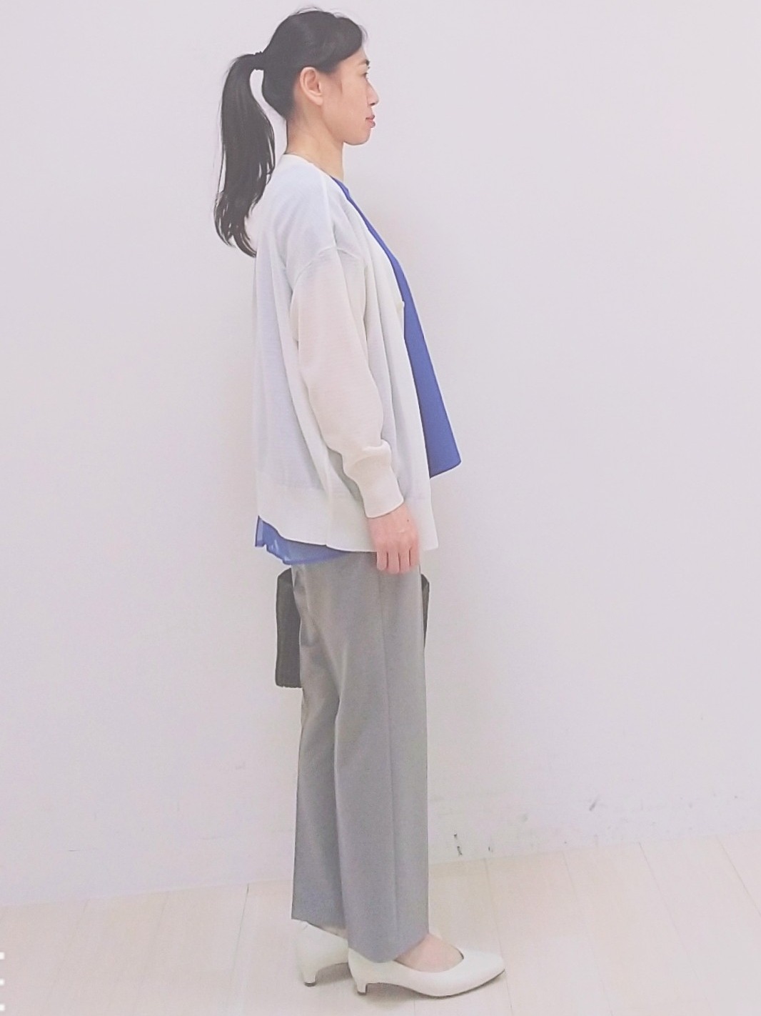 SANAさんの「Reflect｜オフボディVネックニットカーディガン」を使ったコーディネート