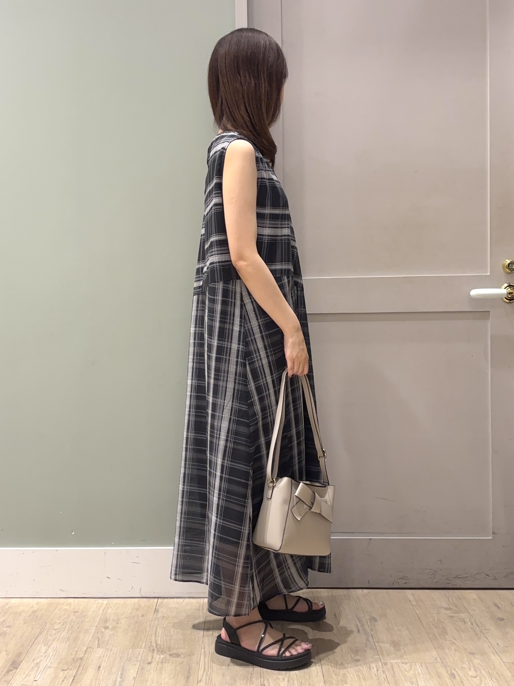 しばみさんの「grove｜【洗える・体型カバー】アートチェックワンピース」を使ったコーディネート