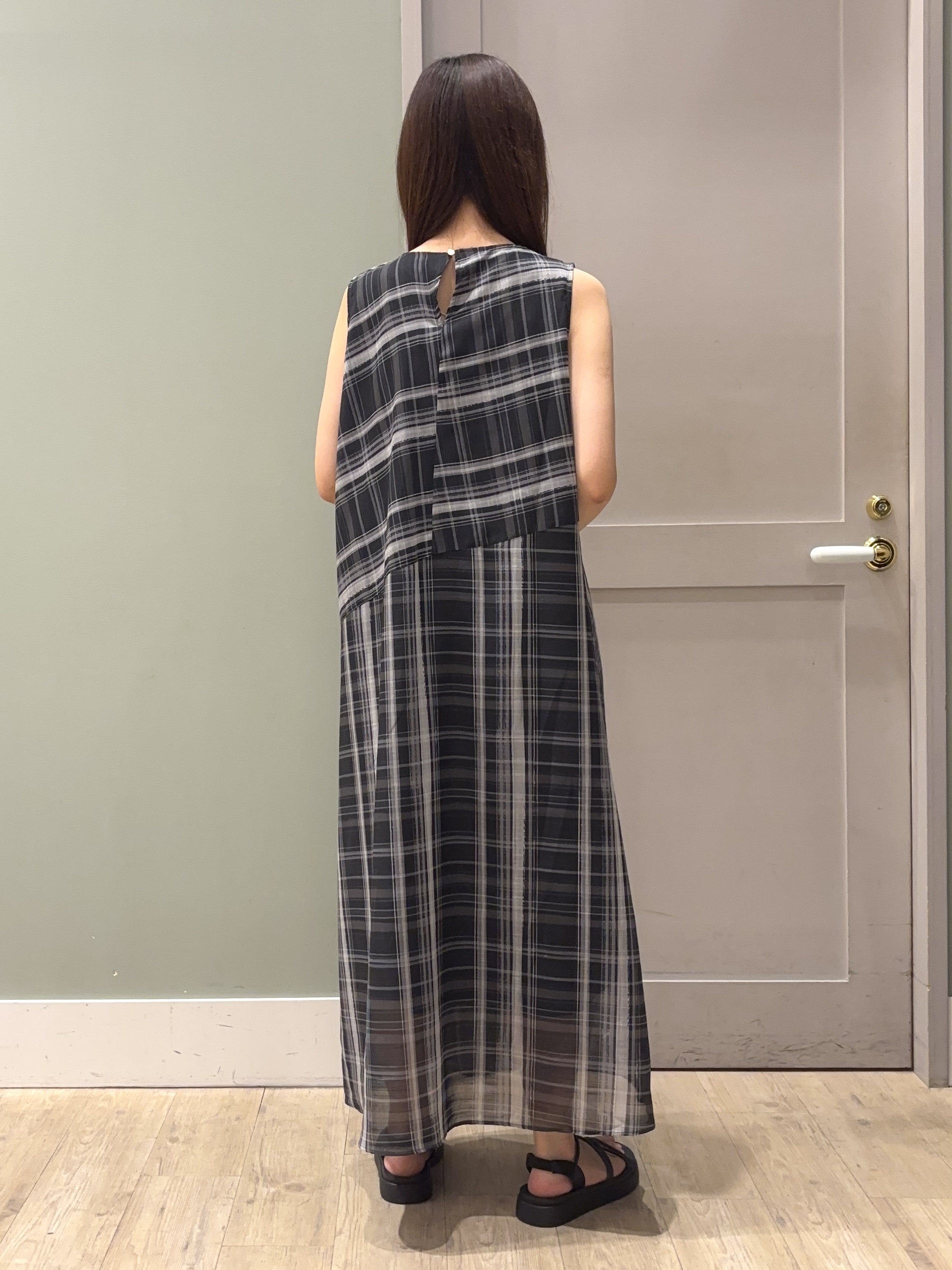 しばみさんの「grove｜【洗える・体型カバー】アートチェックワンピース」を使ったコーディネート