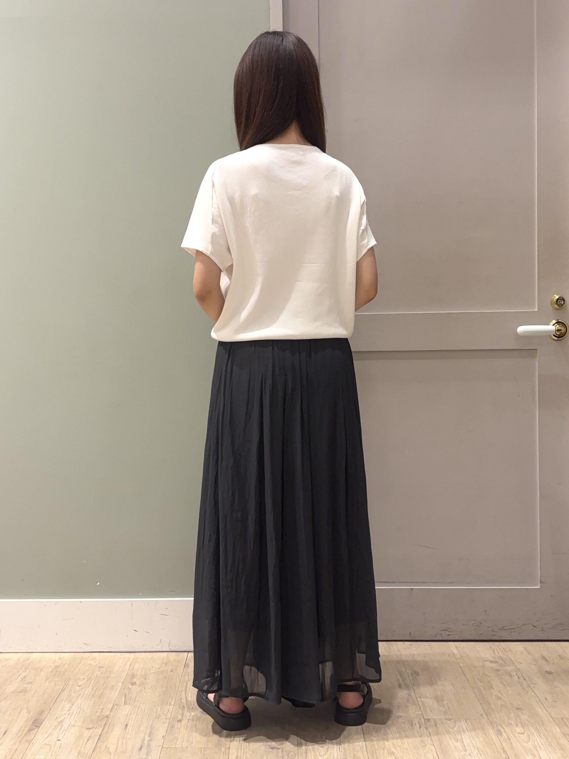 しばみさんの「grove｜【シリーズ累計36万枚！名品ニット】やわらかドライタッチ ドルマンニット」を使ったコーディネート