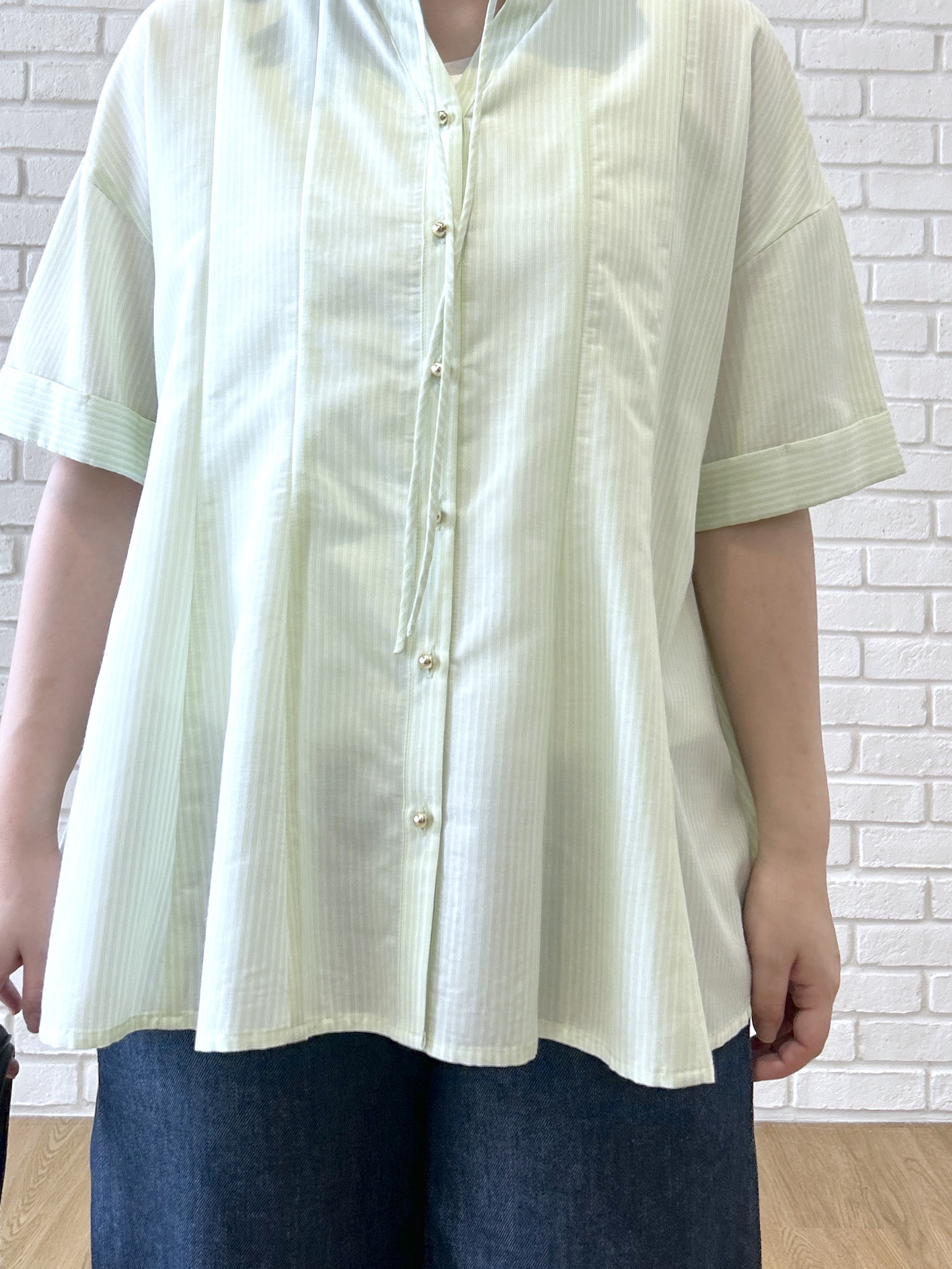Hirokaさんの「grove｜【洗濯機OK・ひんやり】さらっと軽やか、夏のフレアシャツ」を使ったコーディネート
