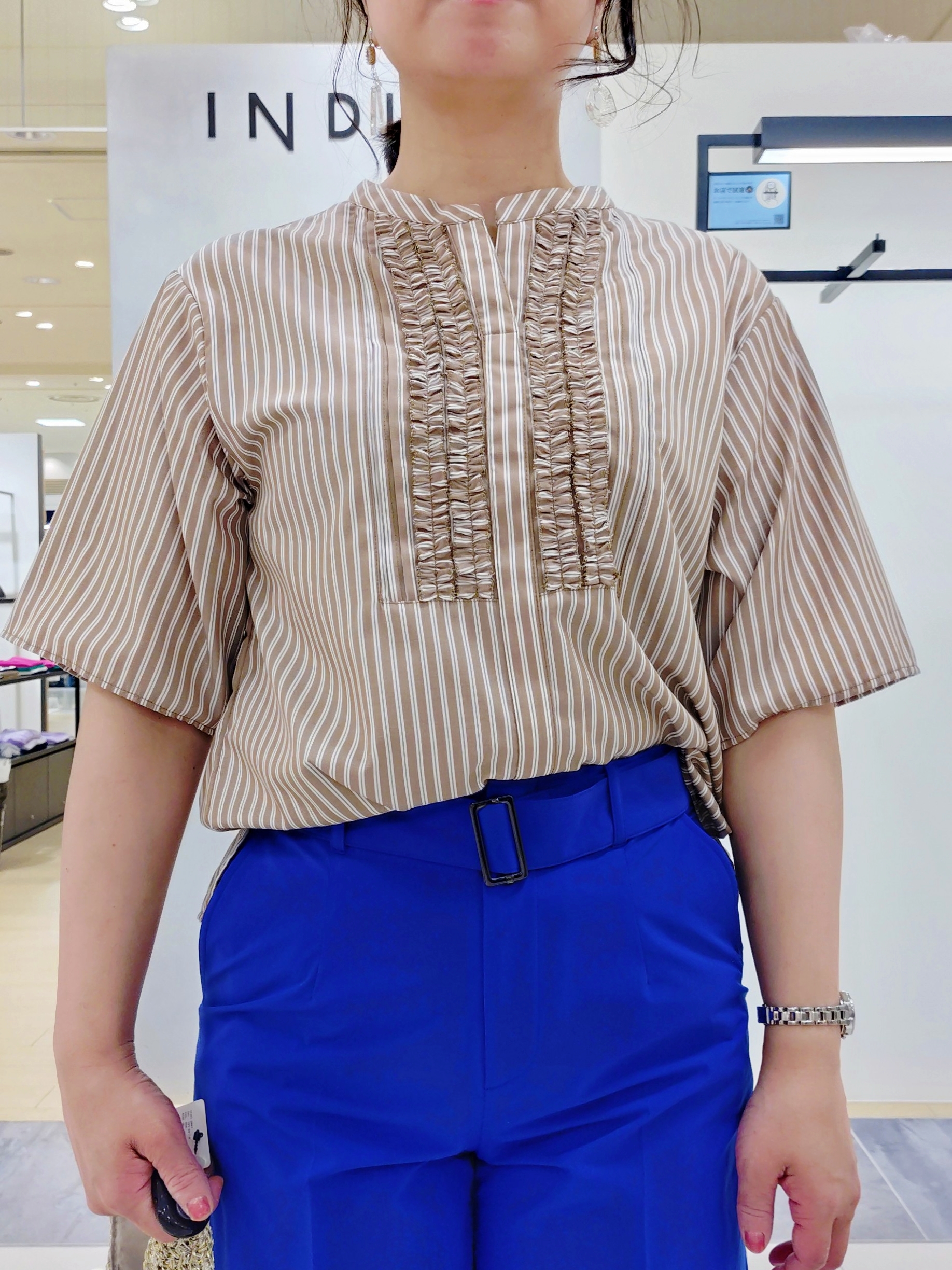 TOMOMIさんの「INDIVI｜【撥水／UVカット】ライトフーディーブルゾン」を使ったコーディネート