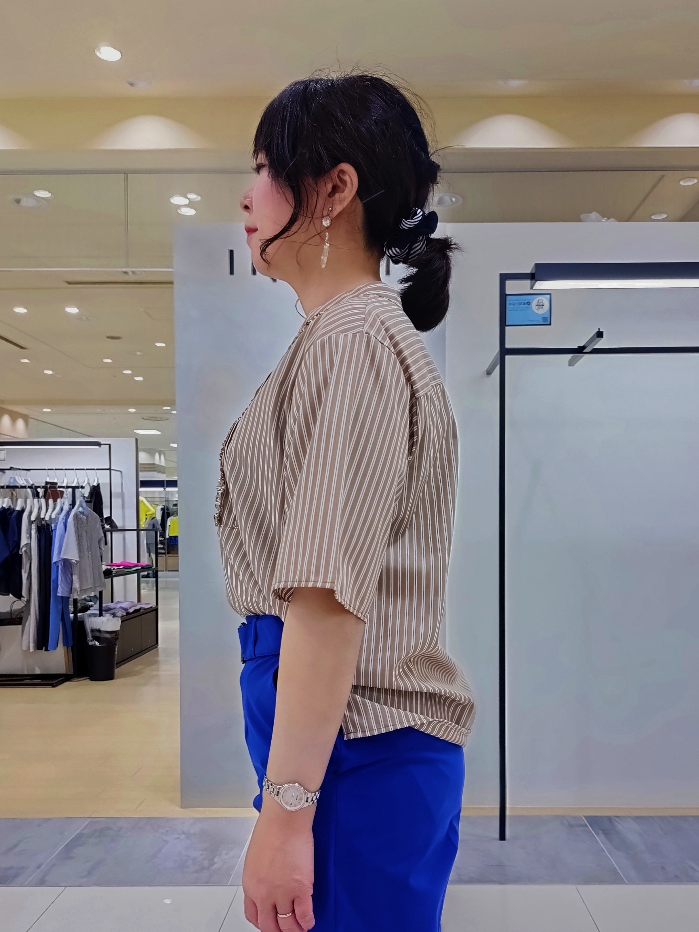 TOMOMIさんの「INDIVI｜【撥水／UVカット】ライトフーディーブルゾン」を使ったコーディネート