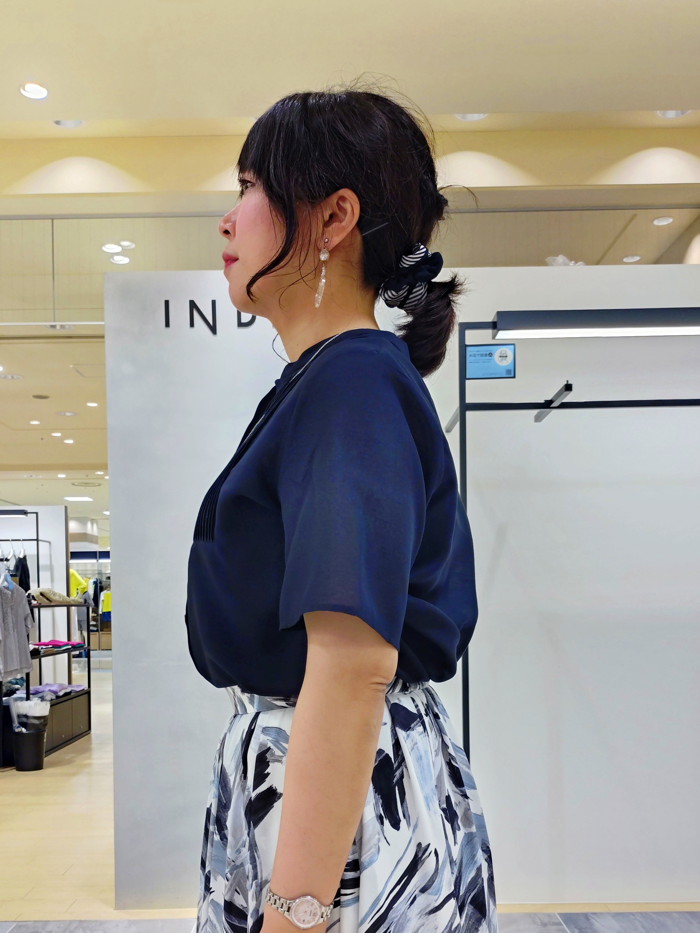 TOMOMIさんの「INDIVI｜【洗える／メッシュ素材／SETUP可能】半袖シアージャケット」を使ったコーディネート