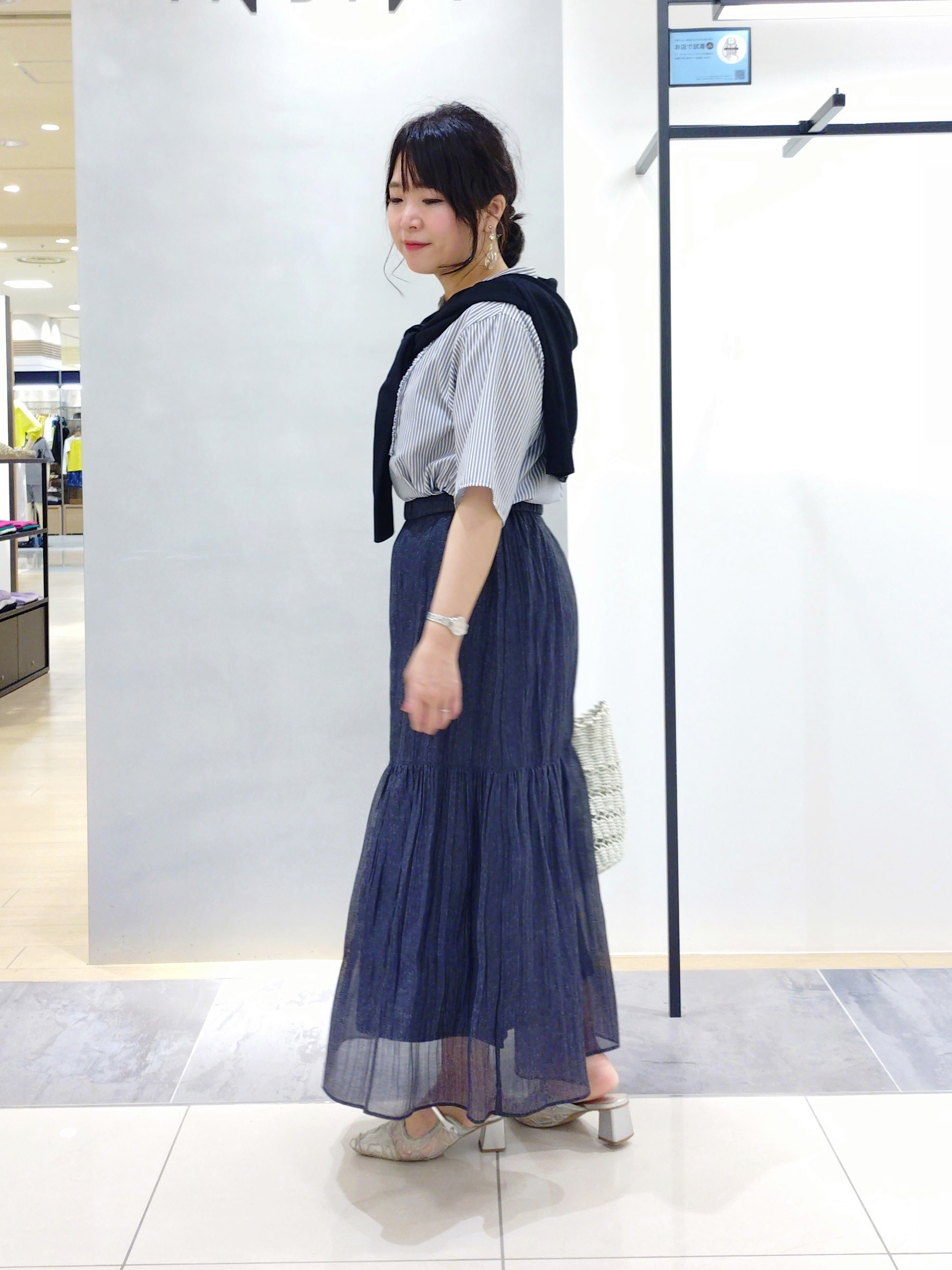 TOMOMIさんの「INDIVI｜【UVケア／吸汗速乾／着映え】フリルピンタックブラウス」を使ったコーディネート