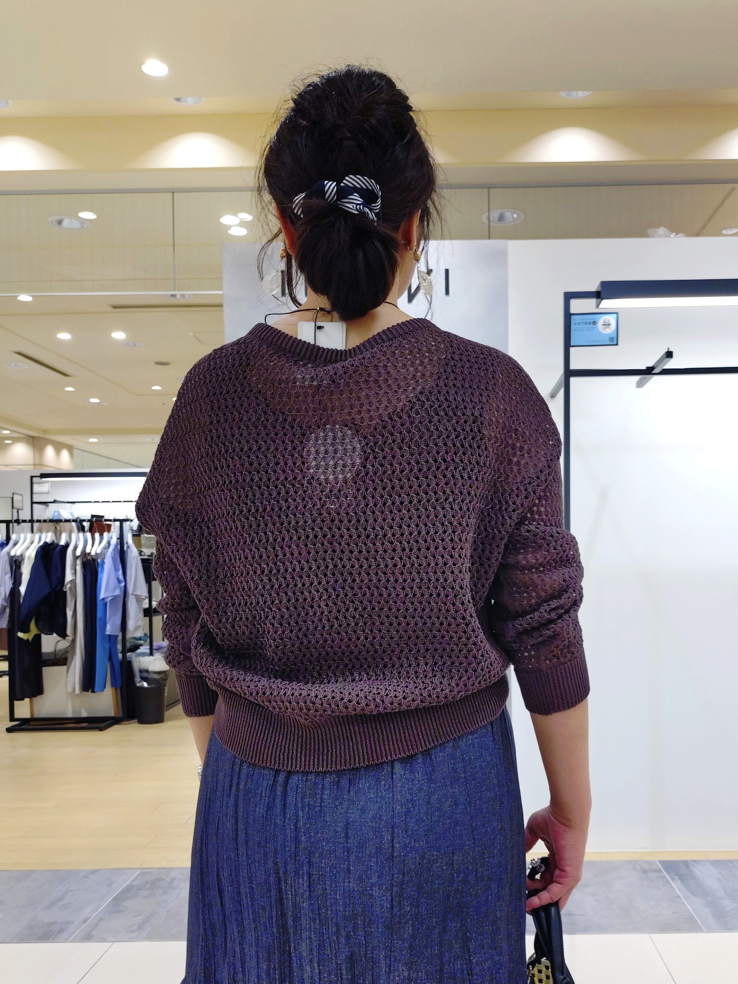 TOMOMIさんの「INDIVI｜【長さ調整自由】メタルカーブバーネックレス」を使ったコーディネート