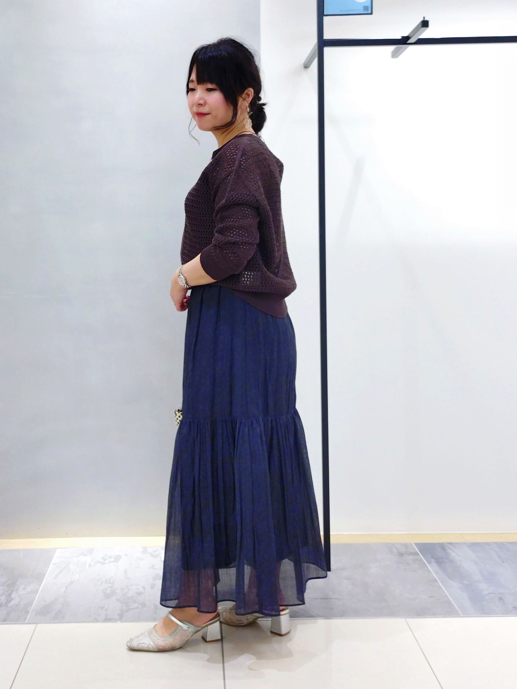 TOMOMIさんの「INDIVI｜【長さ調整自由】メタルカーブバーネックレス」を使ったコーディネート