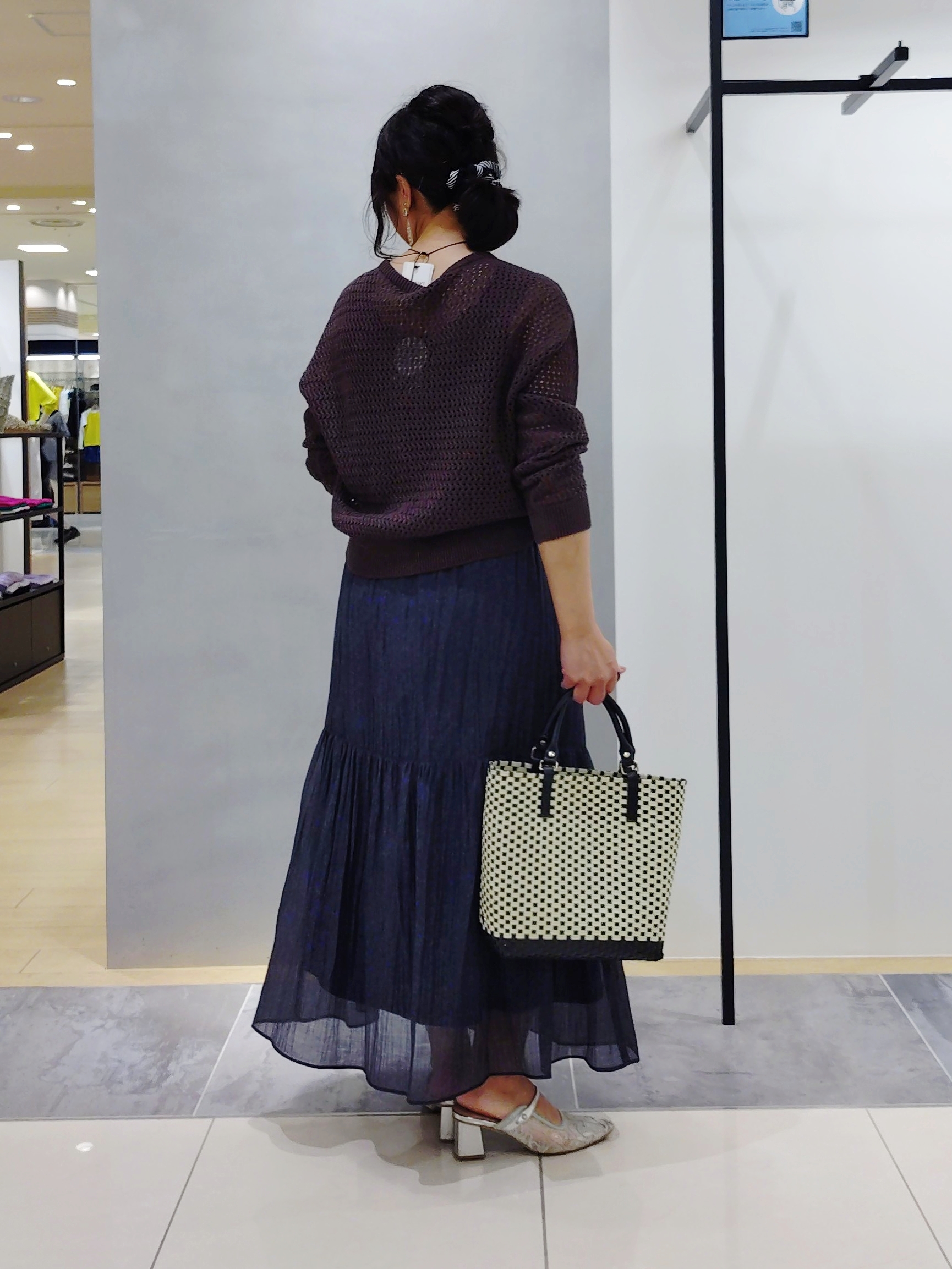 TOMOMIさんの「INDIVI｜【長さ調整自由】メタルカーブバーネックレス」を使ったコーディネート